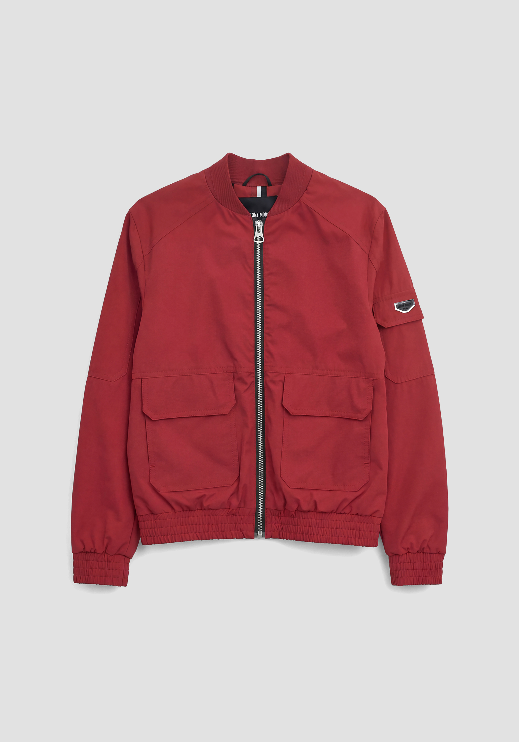 CHAQUETA BOMBER CON BOLSILLOS Y CREMALLERA