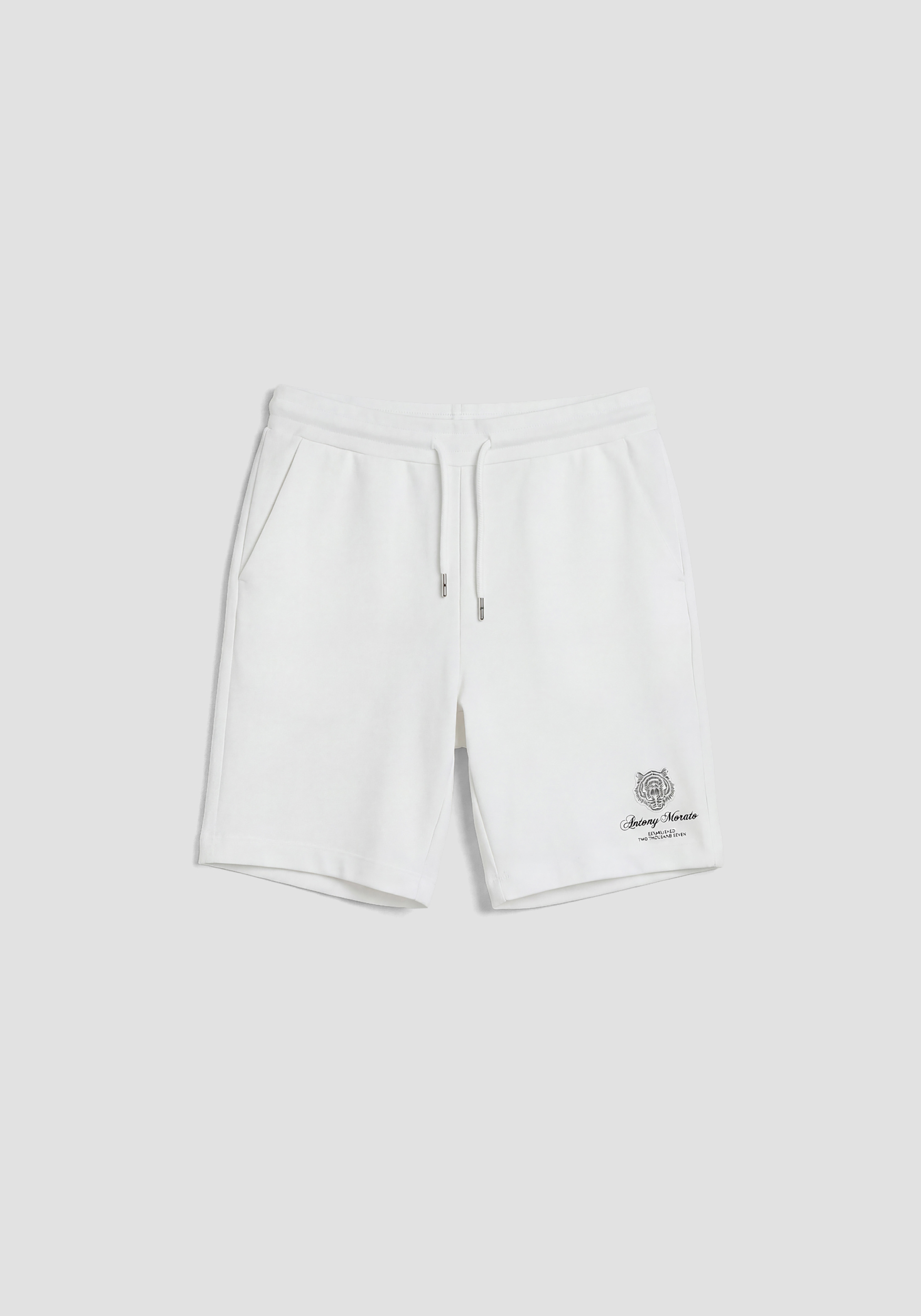 PANTALONES CORTOS DE CORTE REGULAR CON ELÁSTICO Y ESTAMPADO DE TIGRE