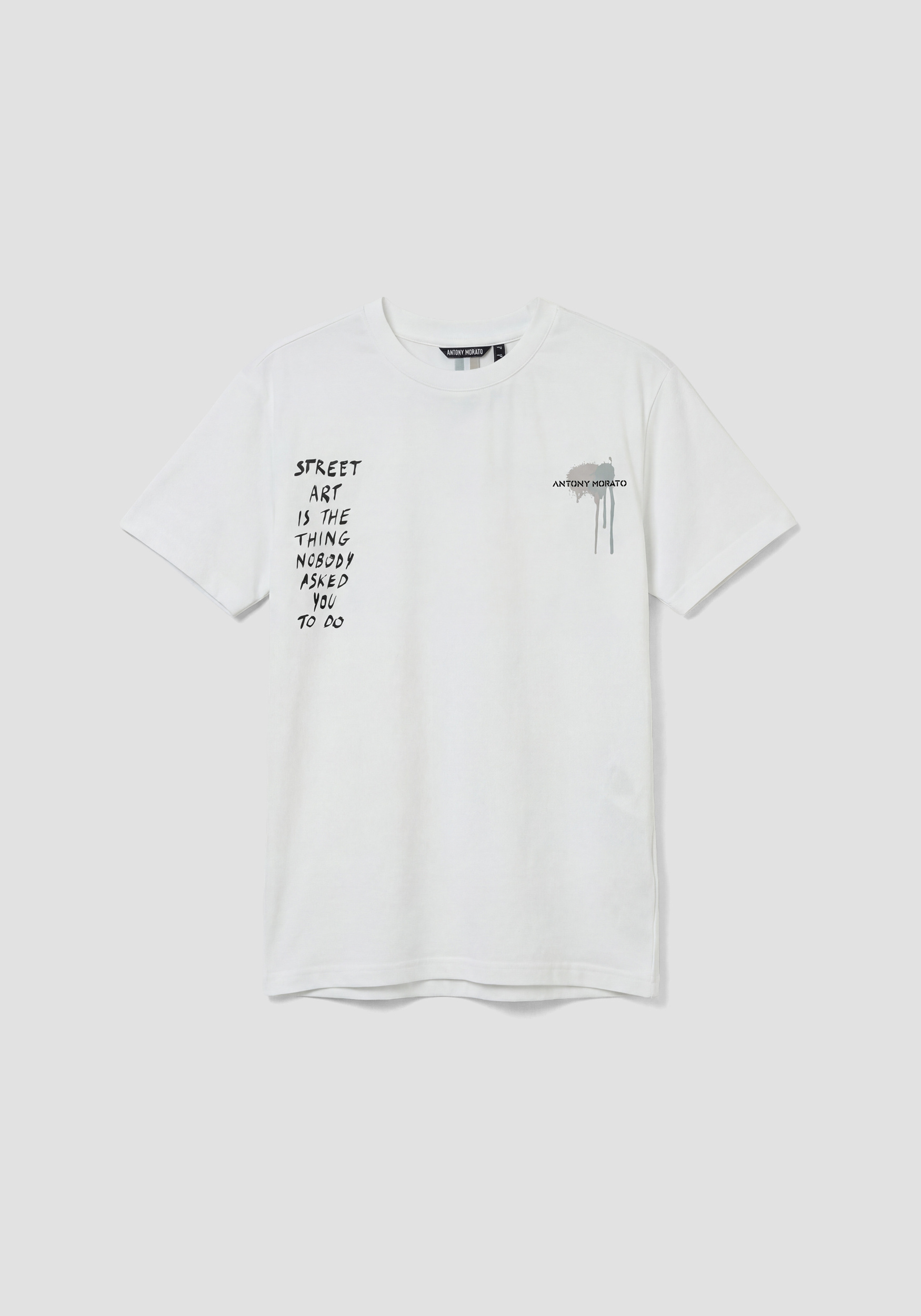 CAMISETA DE AJUSTE RELAJADO EN JERSEY DE ALGODÓN CON ESTAMPADO VERTICAL.