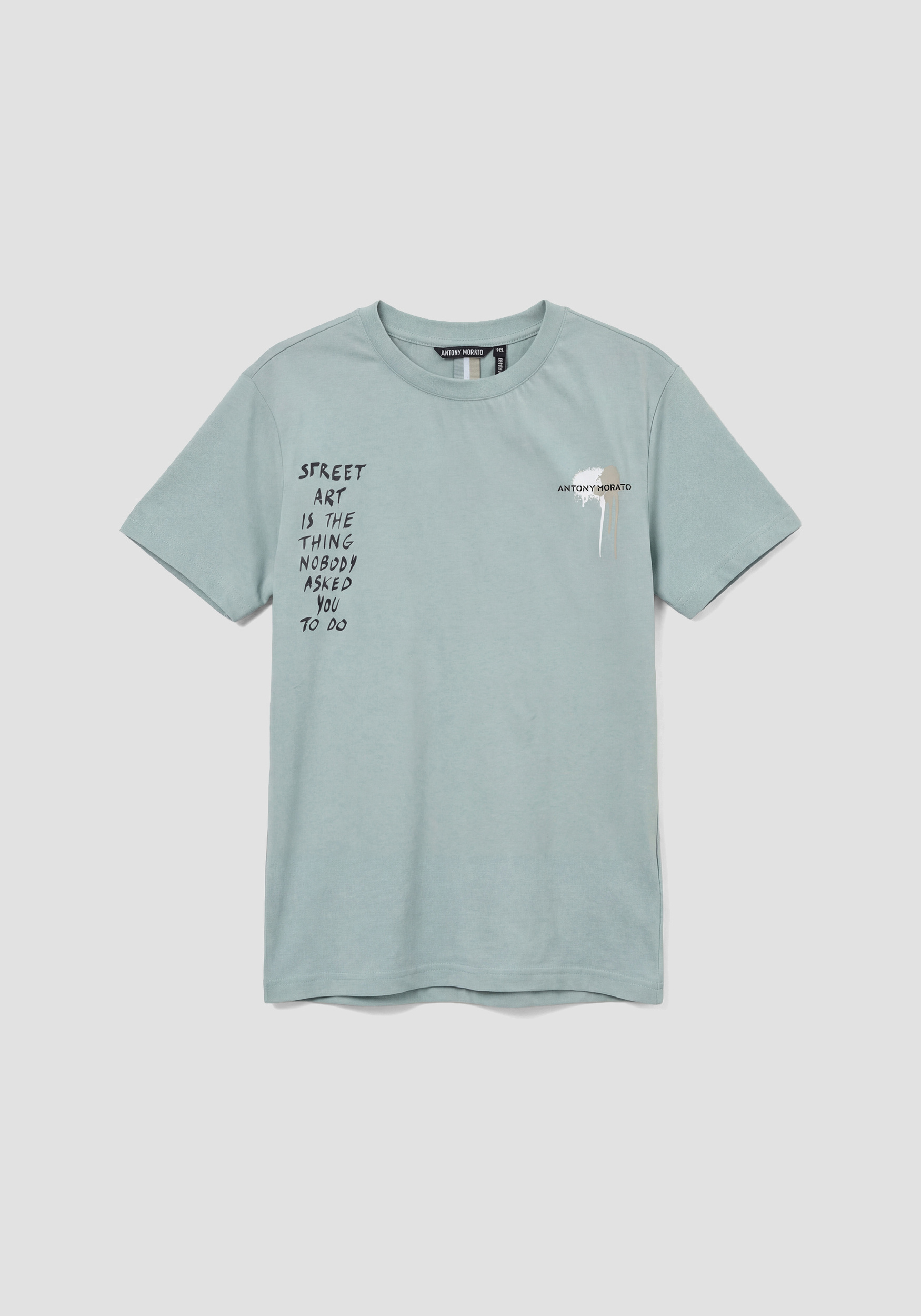 CAMISETA DE AJUSTE RELAJADO EN JERSEY DE ALGODÓN CON ESTAMPADO VERTICAL.