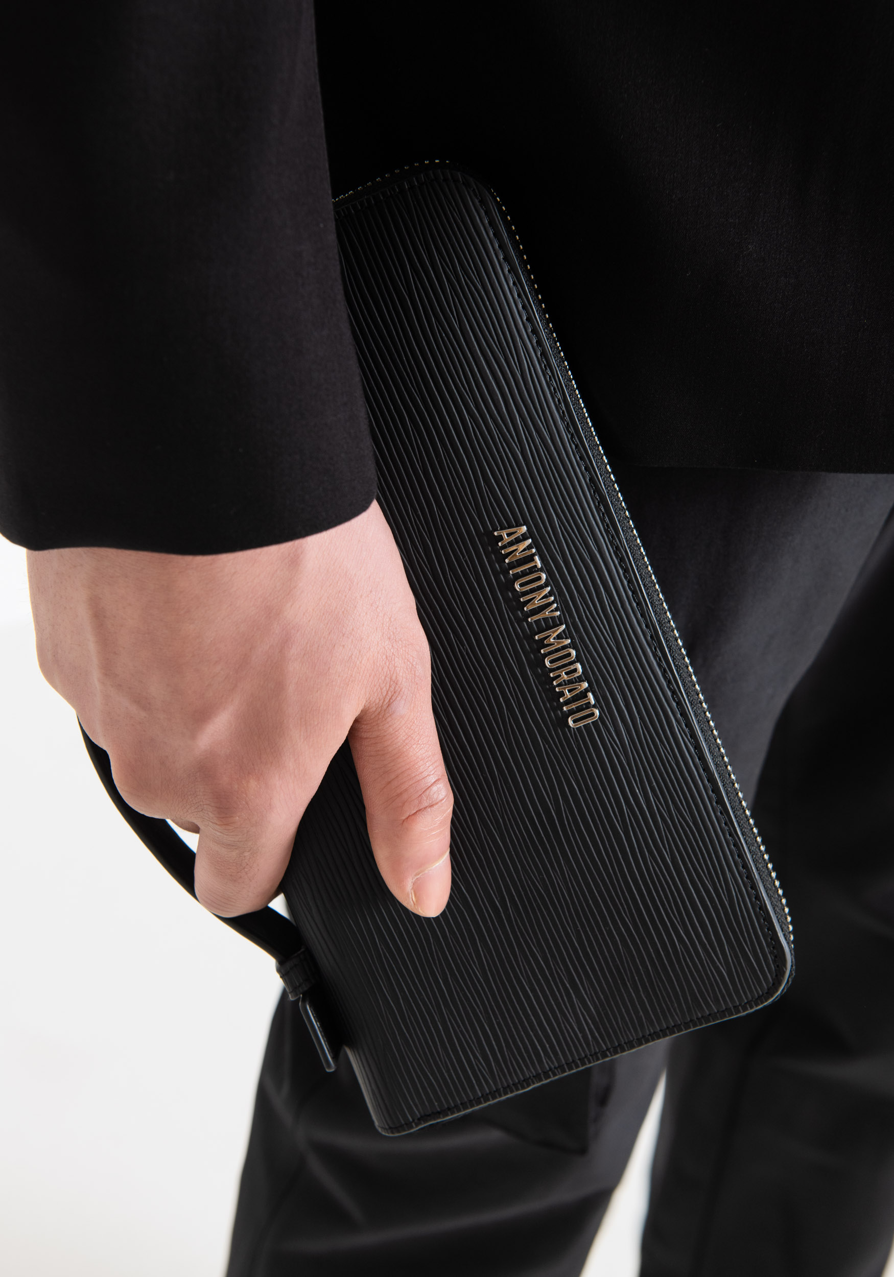 BOLSA DE PIEL SINTÉTICA CON EFECTO DE GRANO DE PALMA