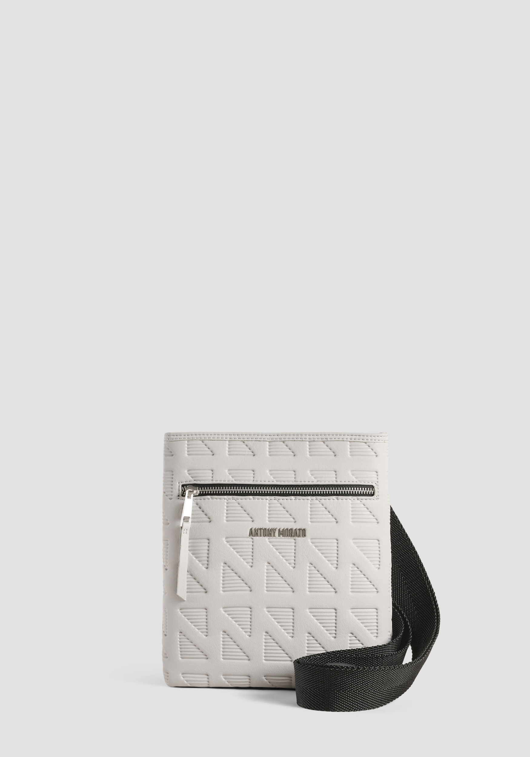 MESSENGER IN FAUX LEATHER