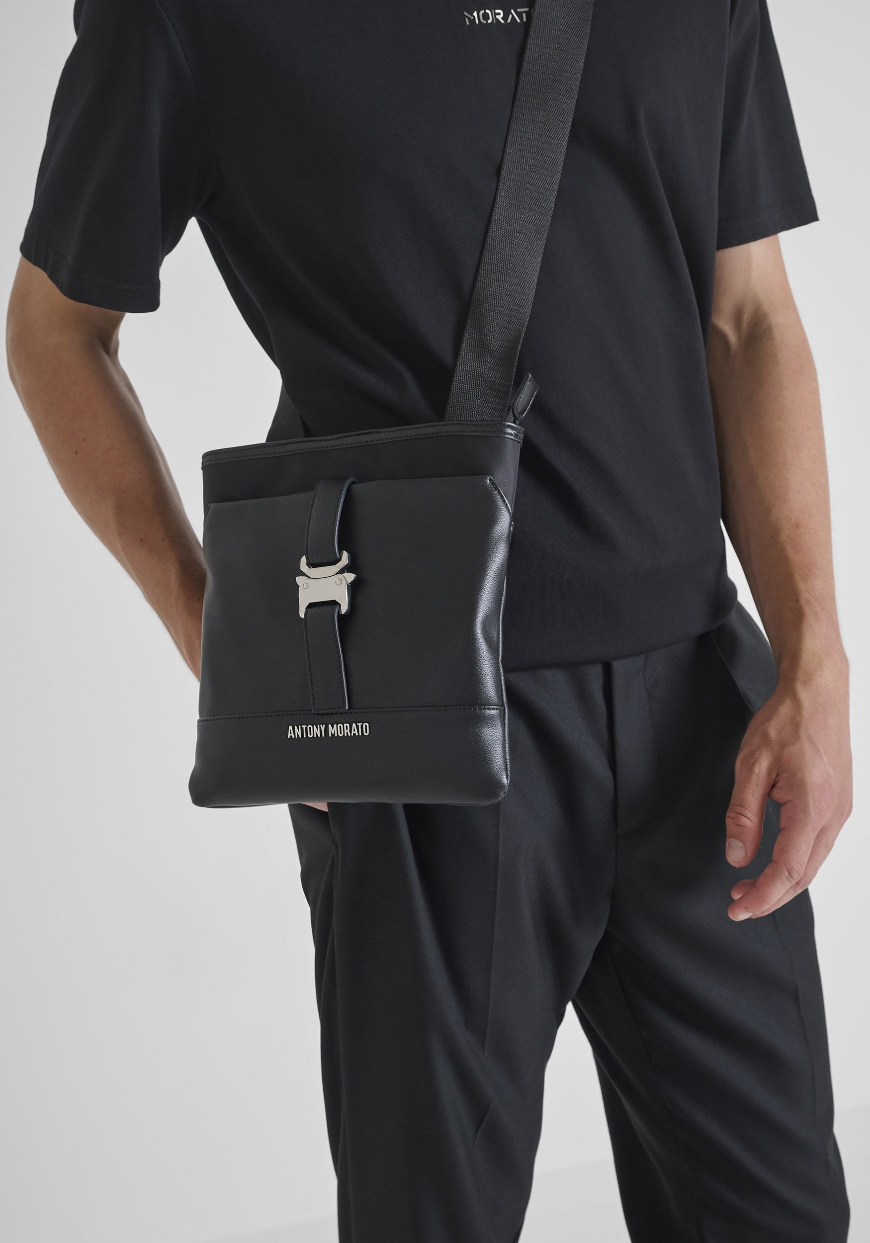 MESSENGER DE NYLON Y SÍMIL PIEL CON HEBILLA