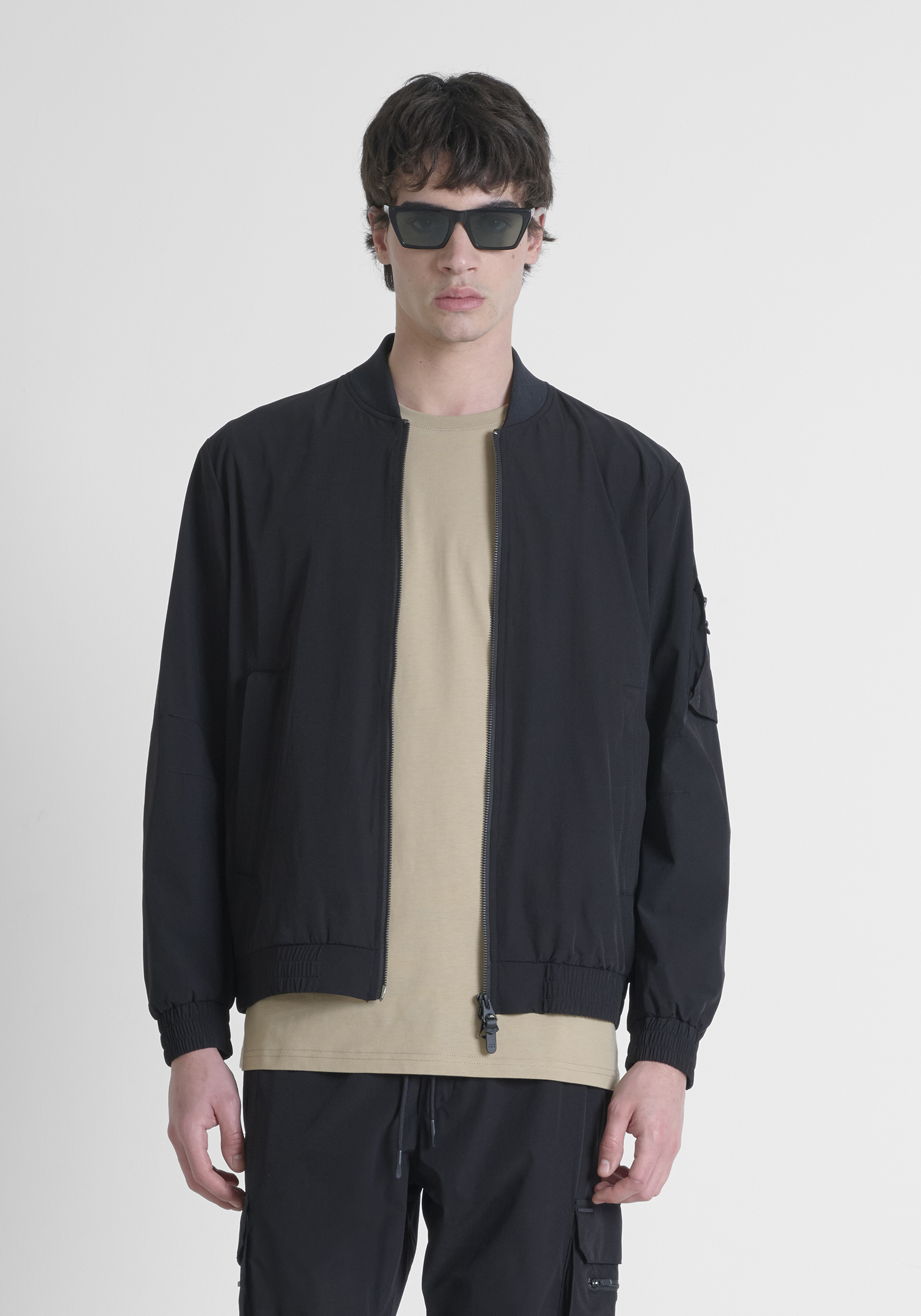 JACKET REGULAR FIT IN STRETCH NYLON WITH METAL LOGO