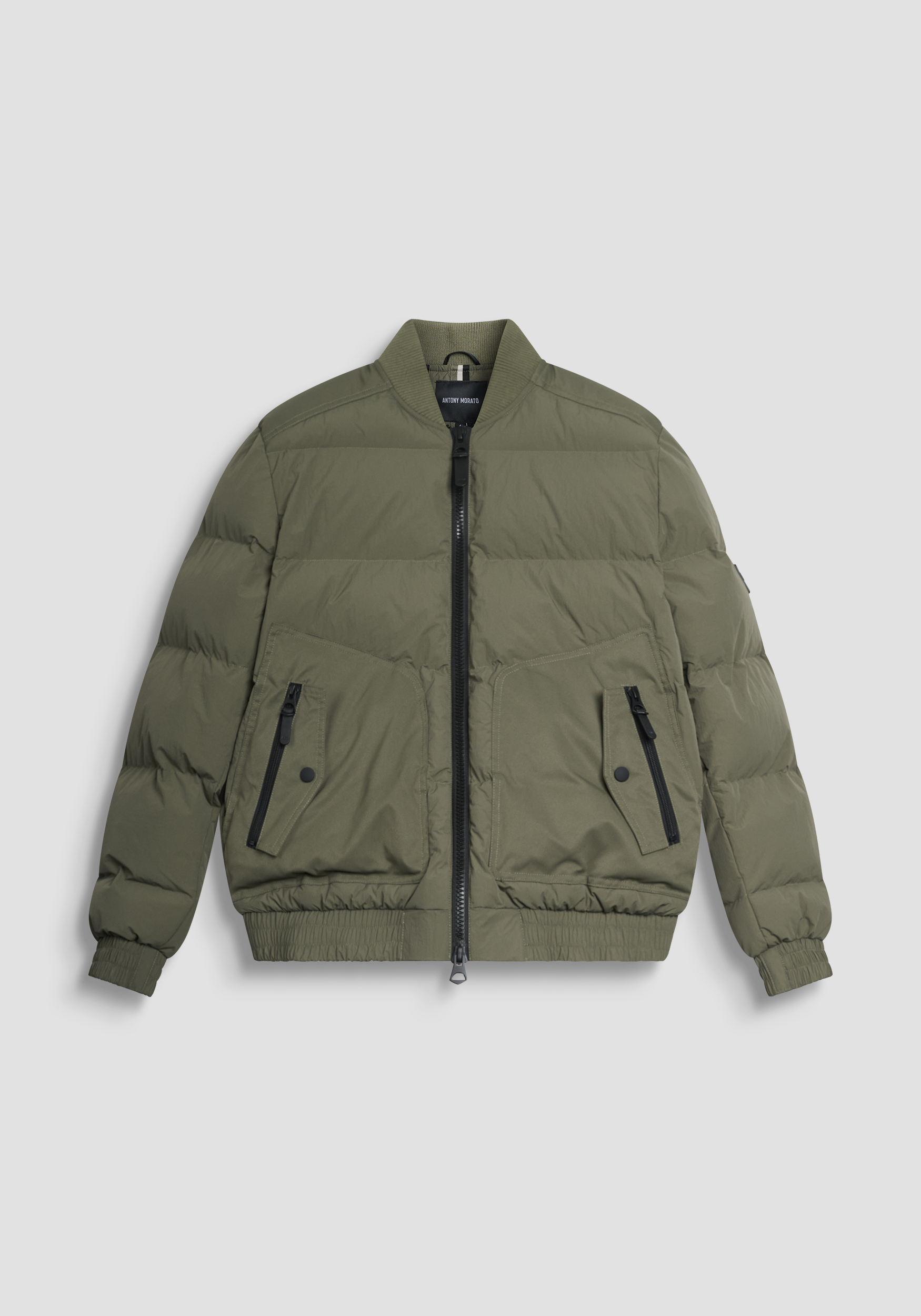 PLUMÍFERO REGULAR FIT CON RELLENO SINTÉTICO Y BOLSILLOS DE CONTRASTE