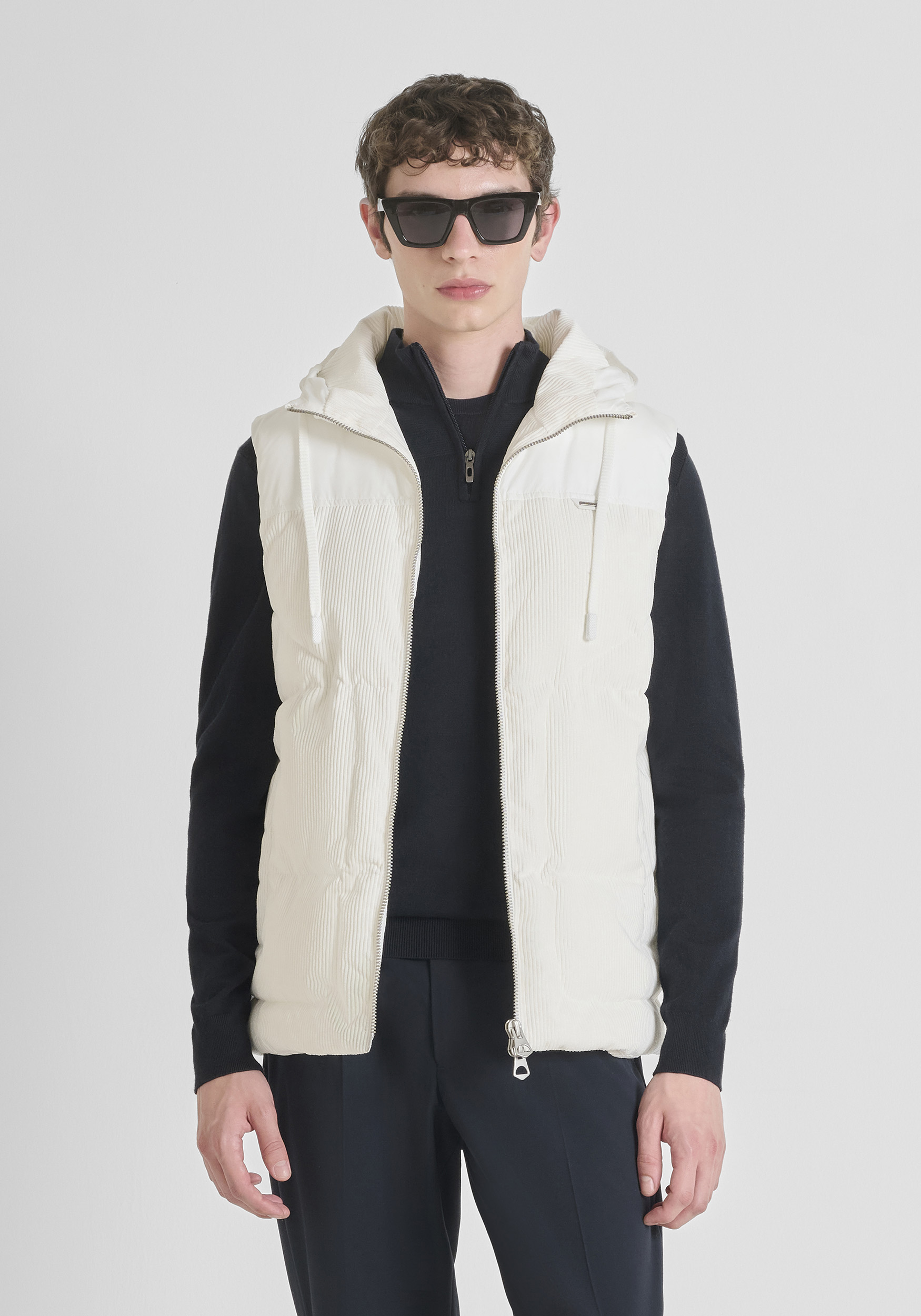 CHALECO REGULAR FIT CON RELLENO SINTÉTICO DUPONT SORONA