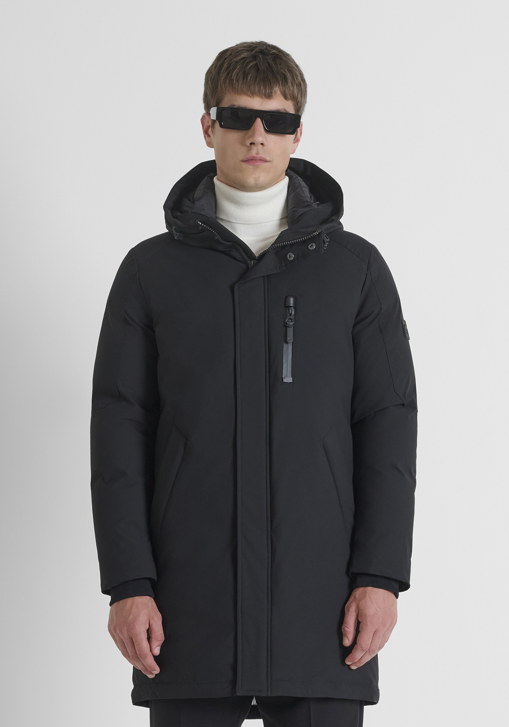 PLUMÍFERO REGULAR FIT EN TEJIDO TÉCNICO IMPERMEABLE Y RELLENO SINTÉTICO