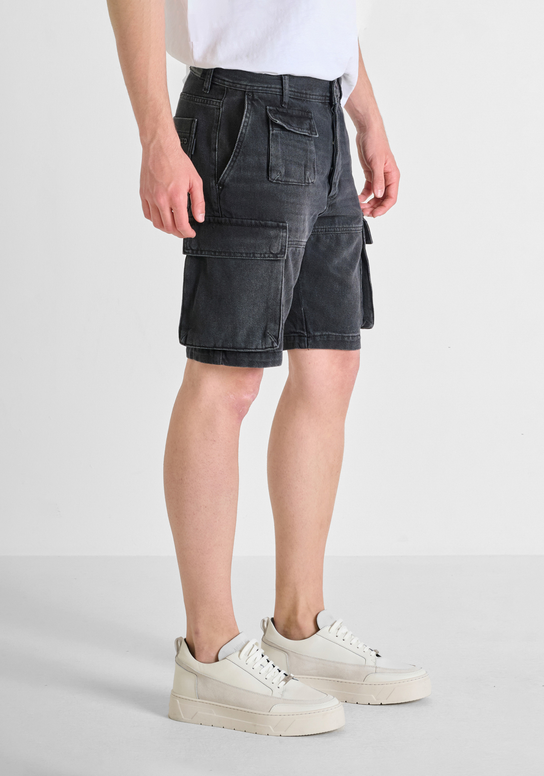 PANTALONES CORTOS REGULAR FIT «JAY» EN TEJIDO VAQUERO