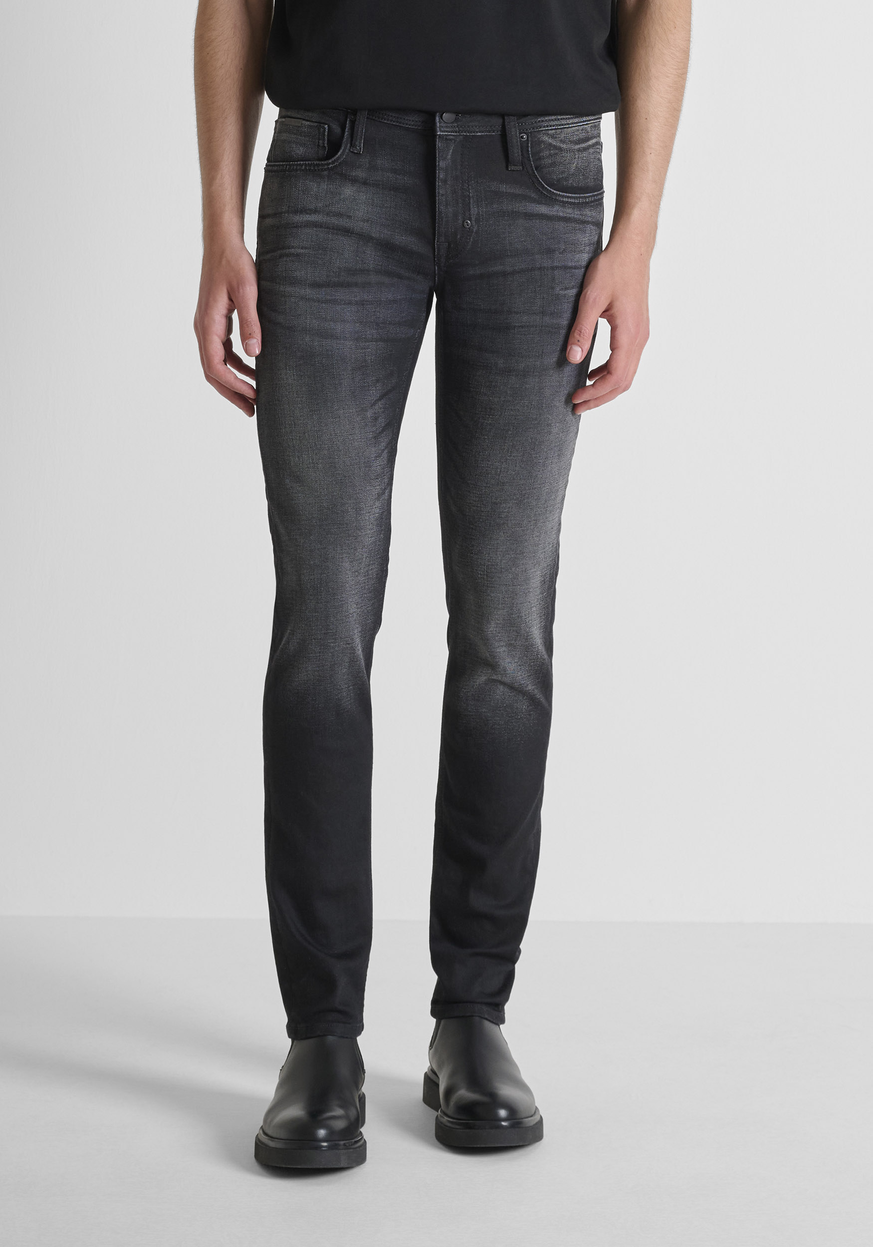 VAQUEROS «OZZY» TAPERED FIT OSCUROS EFECTO VINTAGE