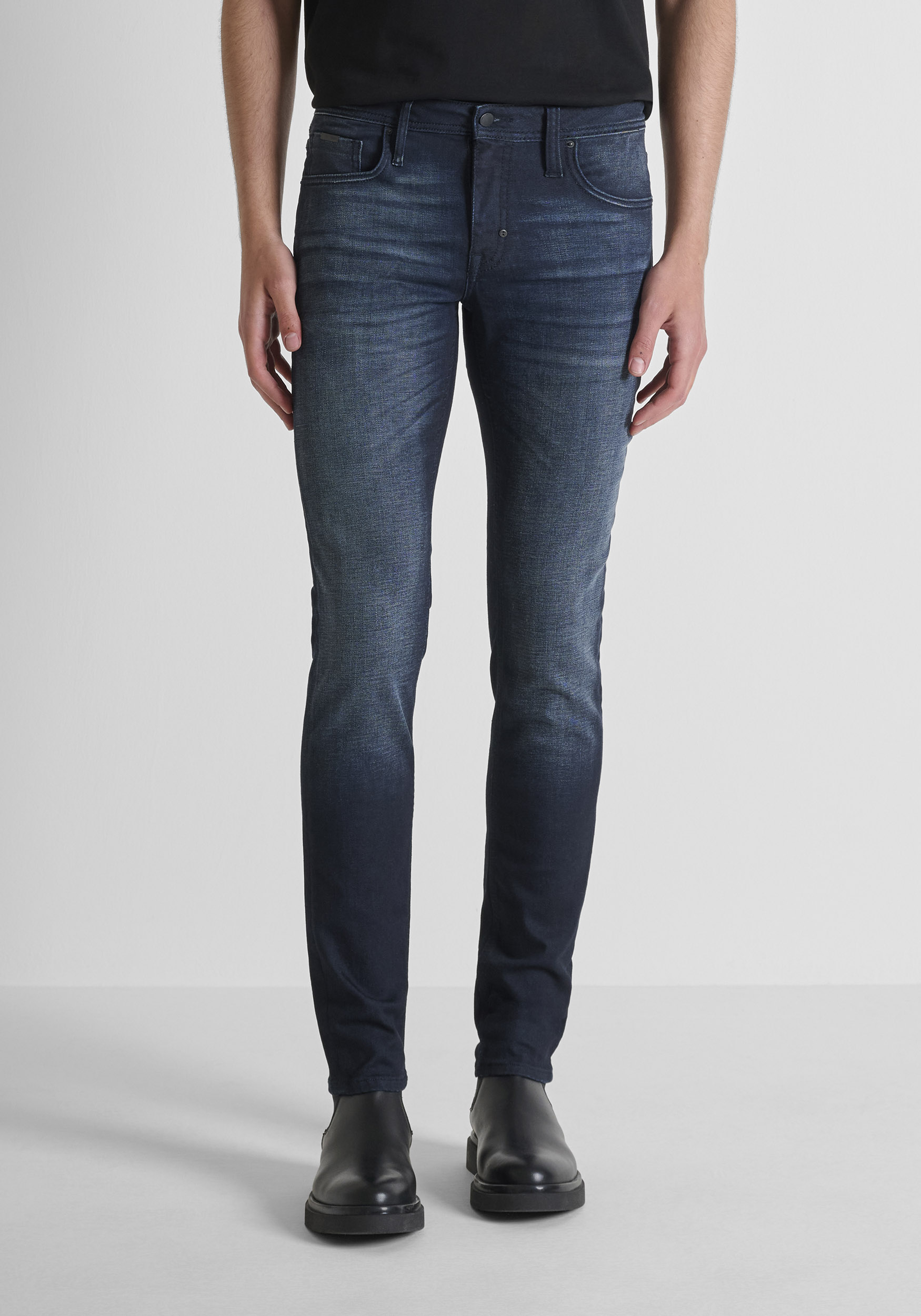 VAQUEROS «OZZY» TAPERED FIT AZULES EFECTO VINTAGE