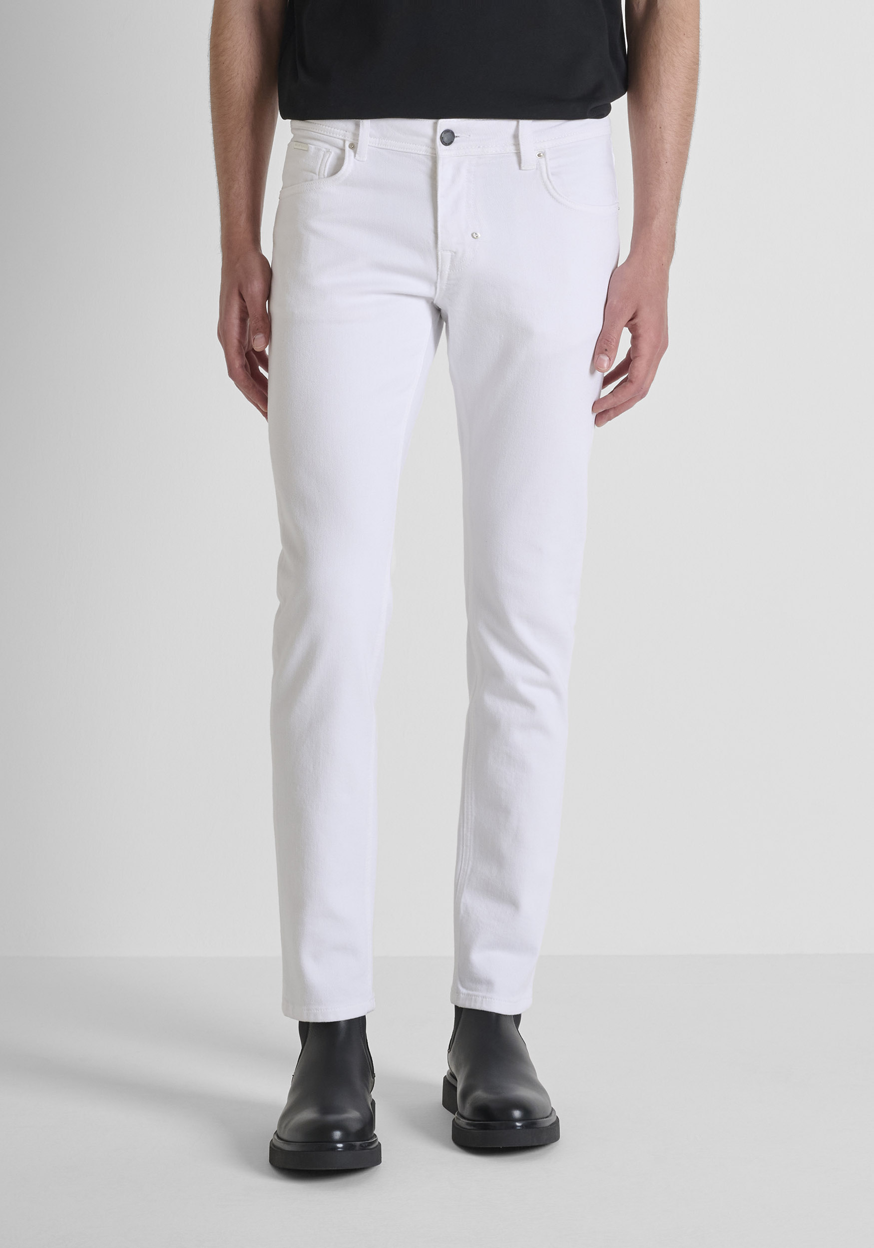 VAQUEROS TAPERED FIT «OZZY» DE TEJIDO VAQUERO ELÁSTICO ICONIC BULL