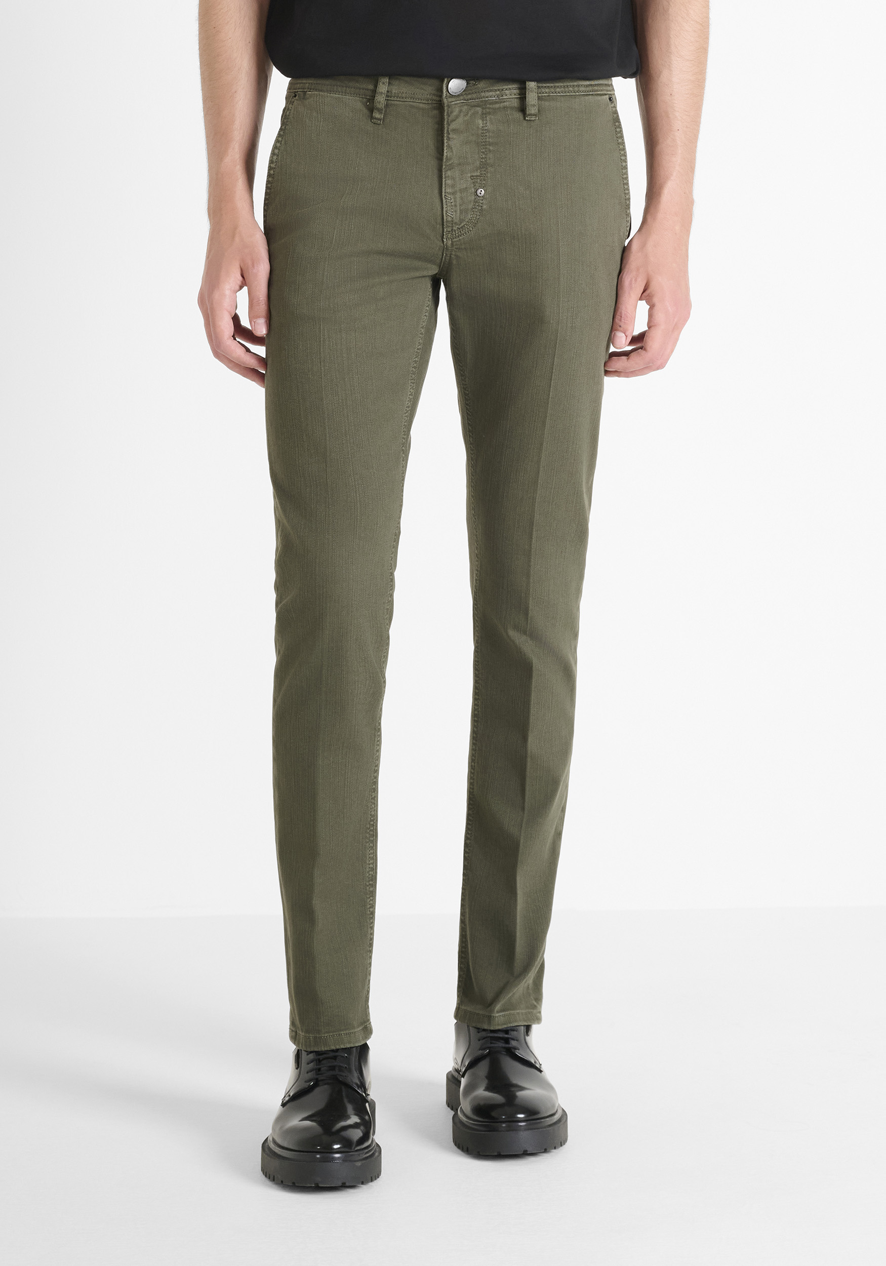 VAQUEROS «MASON» SKINNY FIT EN DENIM DE COLOR