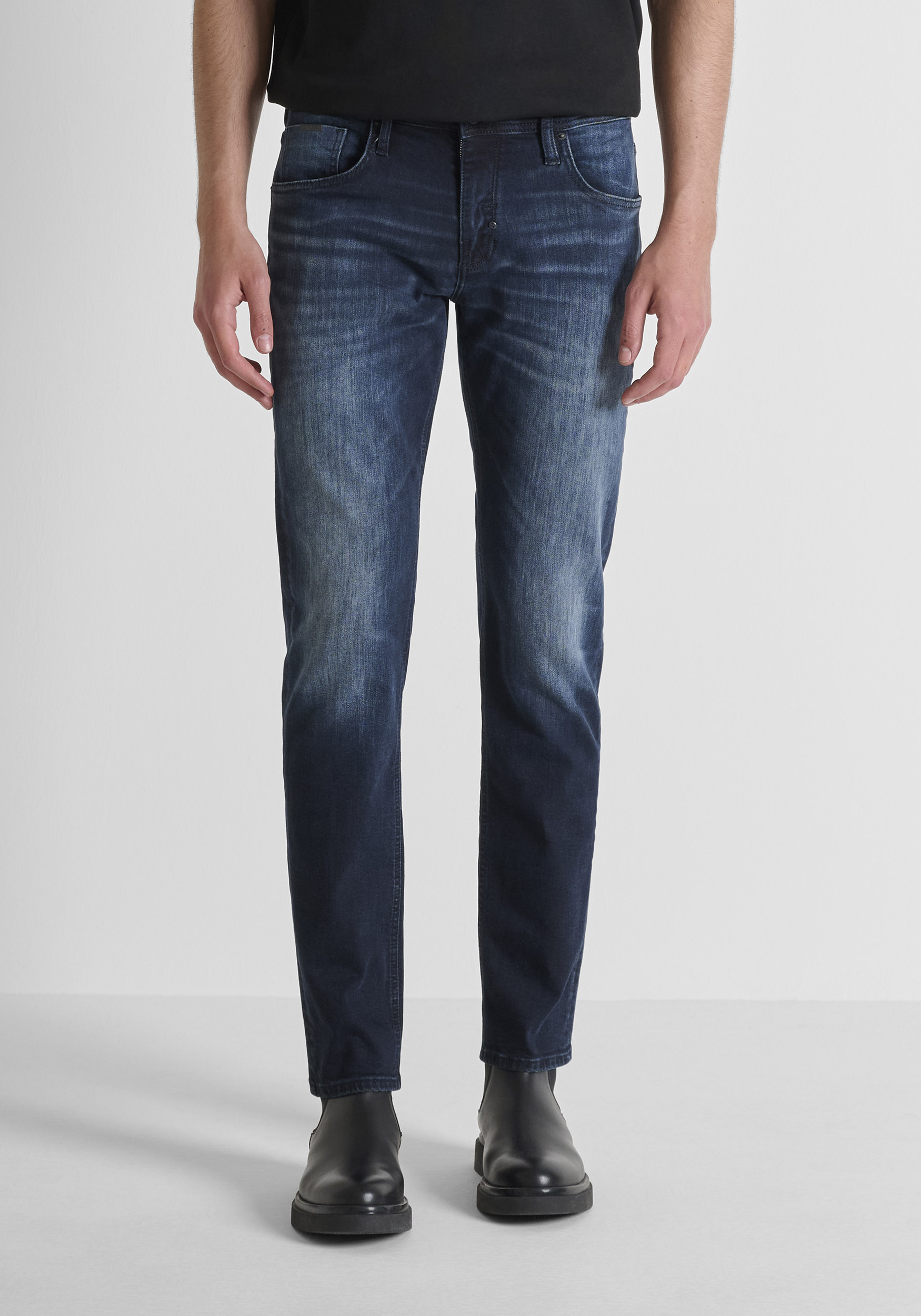 VAQUEROS COMFORT TAPERED FIT «KURT» EN DENIM OSCURO EFECTO DEGRADADO