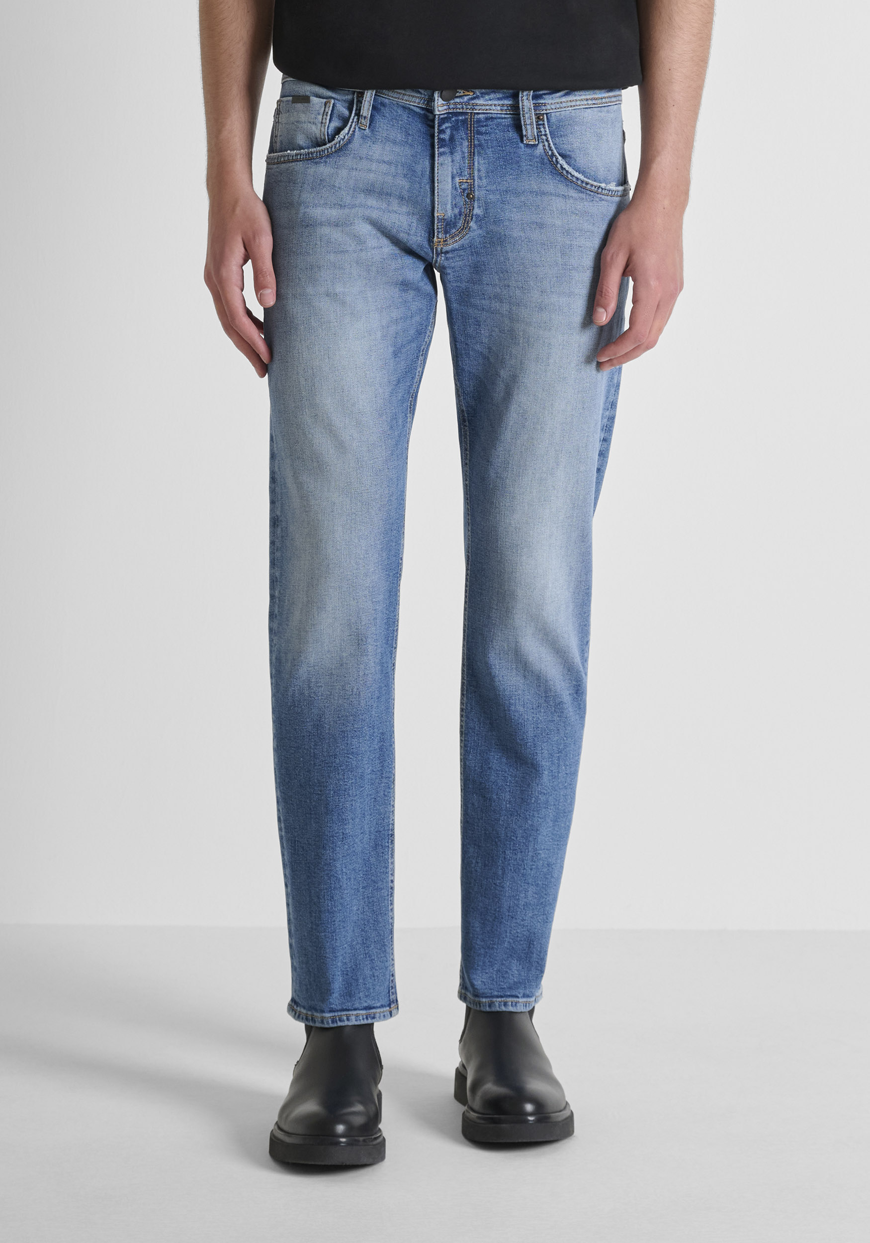 VAQUEROS COMFORT TAPERED FIT «KURT» EN DENIM AZUL