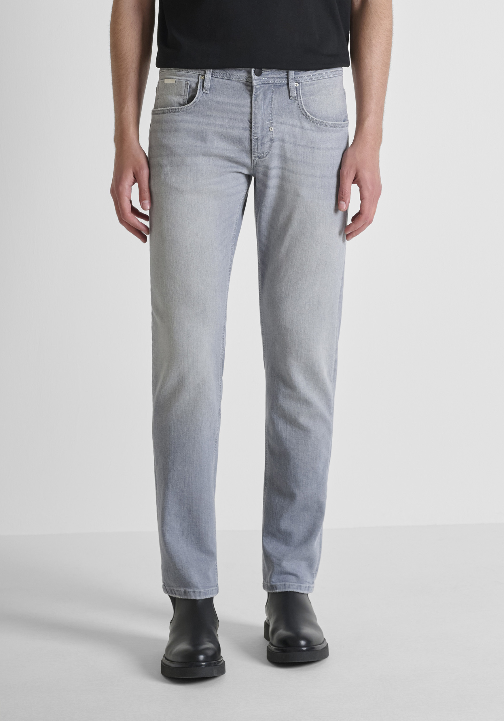 VAQUEROS COMFORT TAPERED FIT «KURT» DE TEJIDO VAQUERO ICONIC GREY