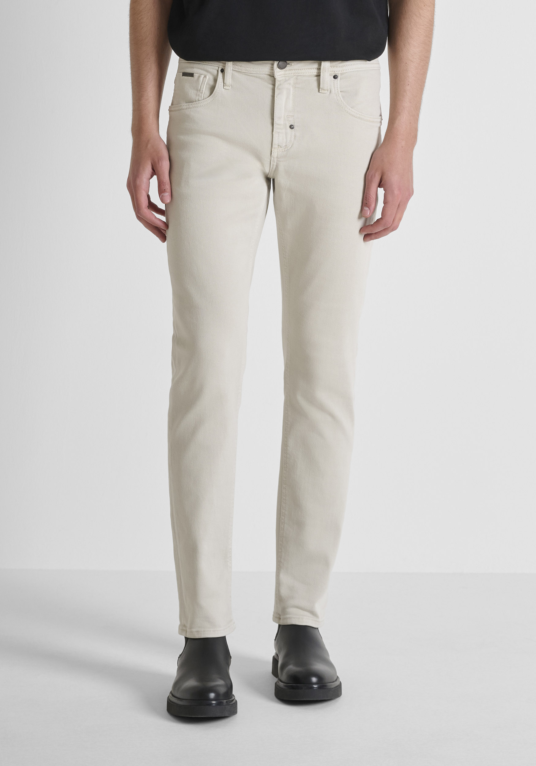 VAQUEROS COMFORT TAPERED FIT «KURT» EN DENIM DE COLOR