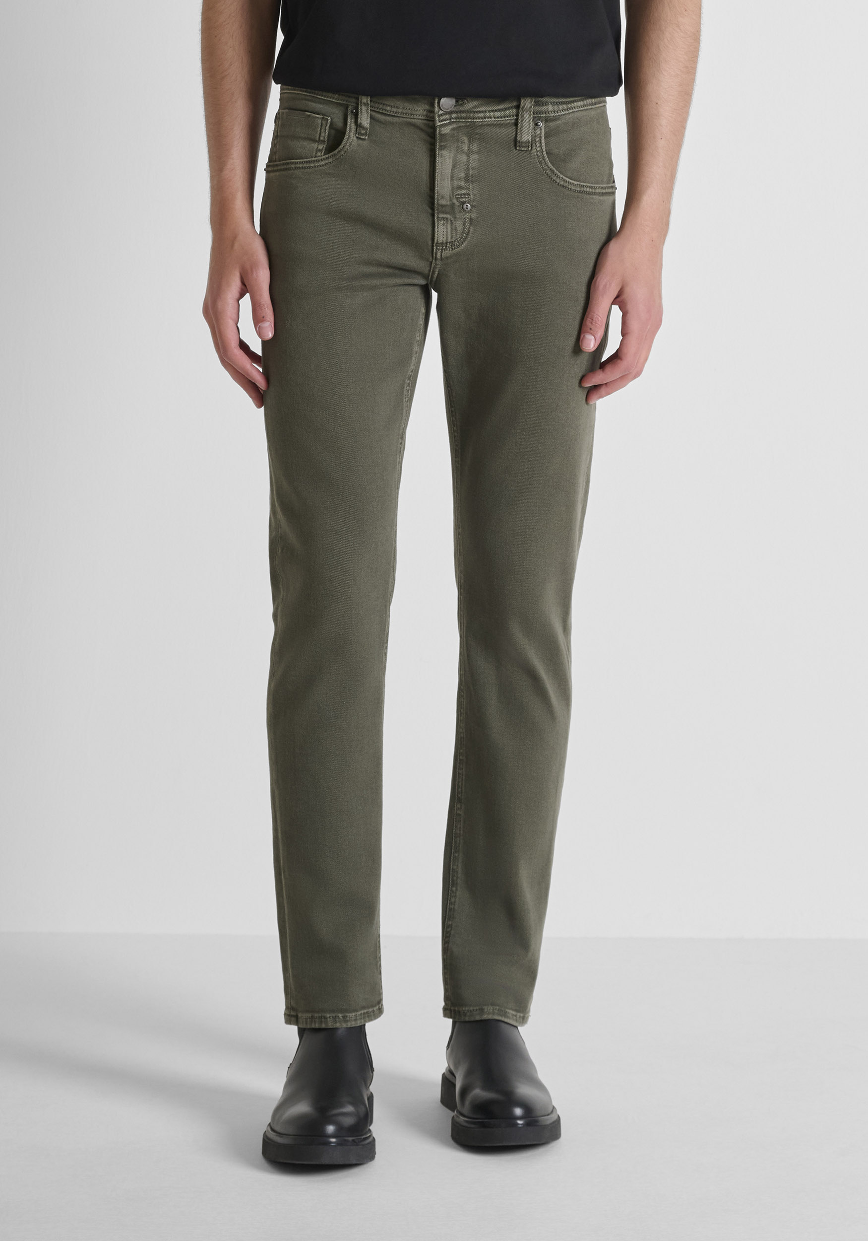 VAQUEROS COMFORT TAPERED FIT «KURT» EN DENIM DE COLOR