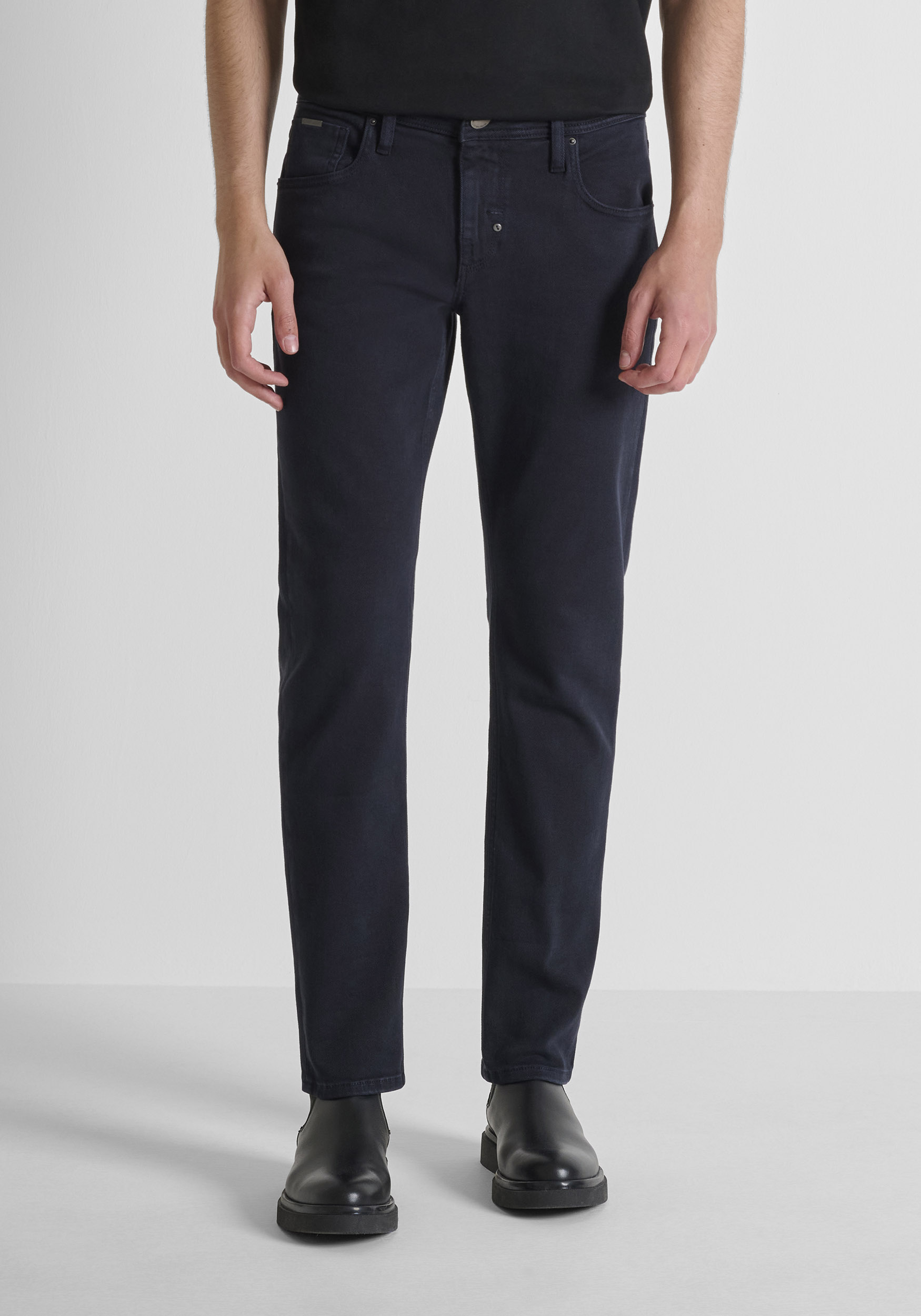 VAQUEROS COMFORT TAPERED FIT «KURT» EN DENIM DE COLOR