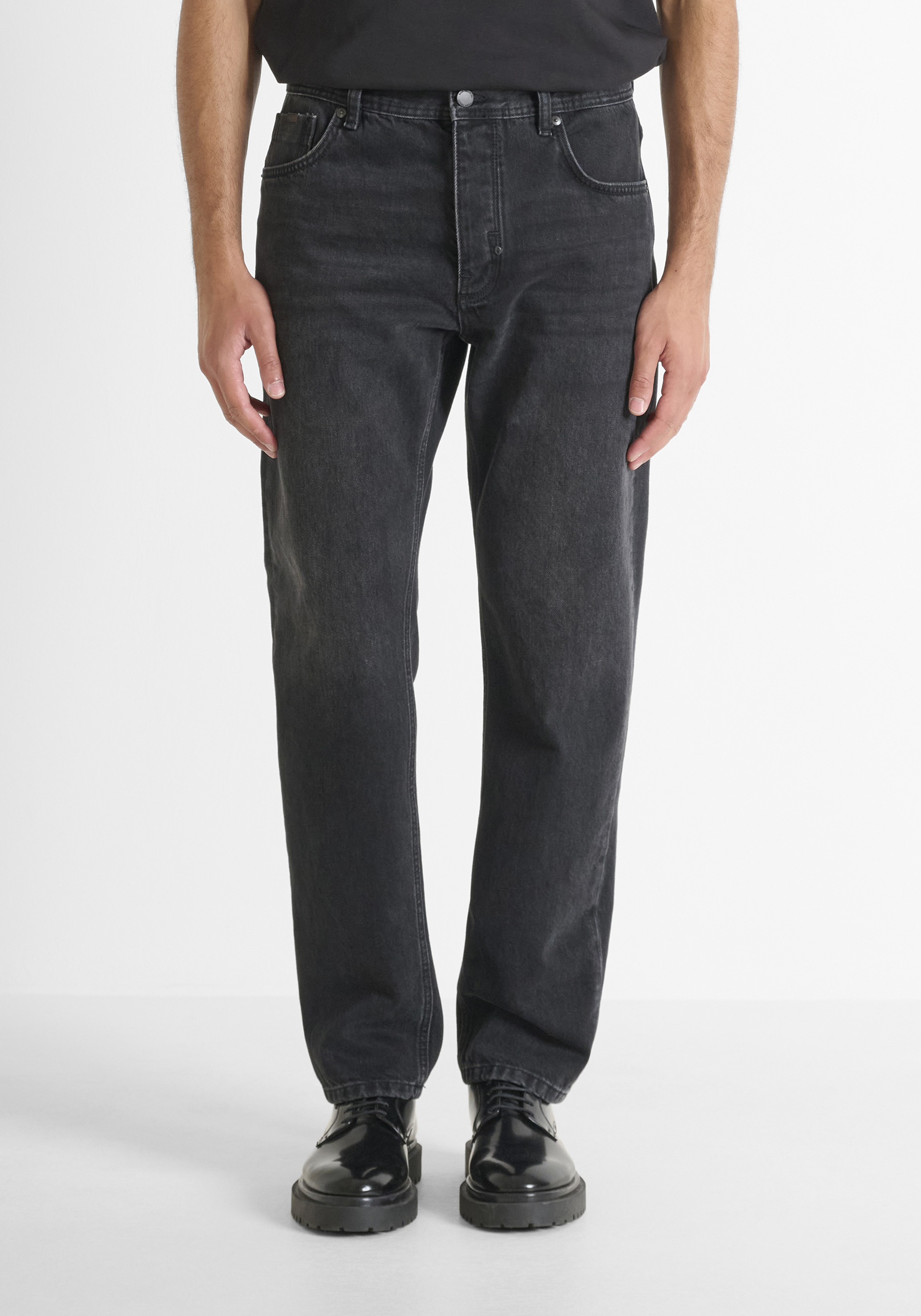 VAQUEROS REGULAR STRAIGHT FIT «JOE» EN DENIM NEGRO