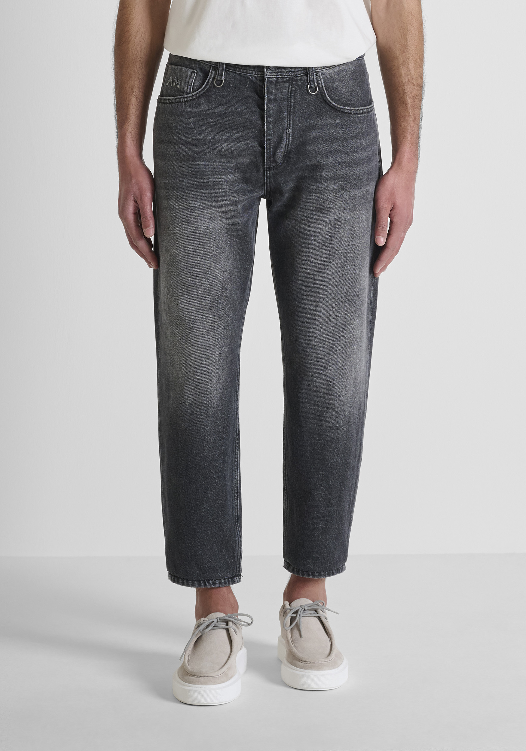 VAQUEROS TOBILLEROS BAGGY FIT «DORIS» DE TEJIDO VAQUERO RÍGIDO NEGRO