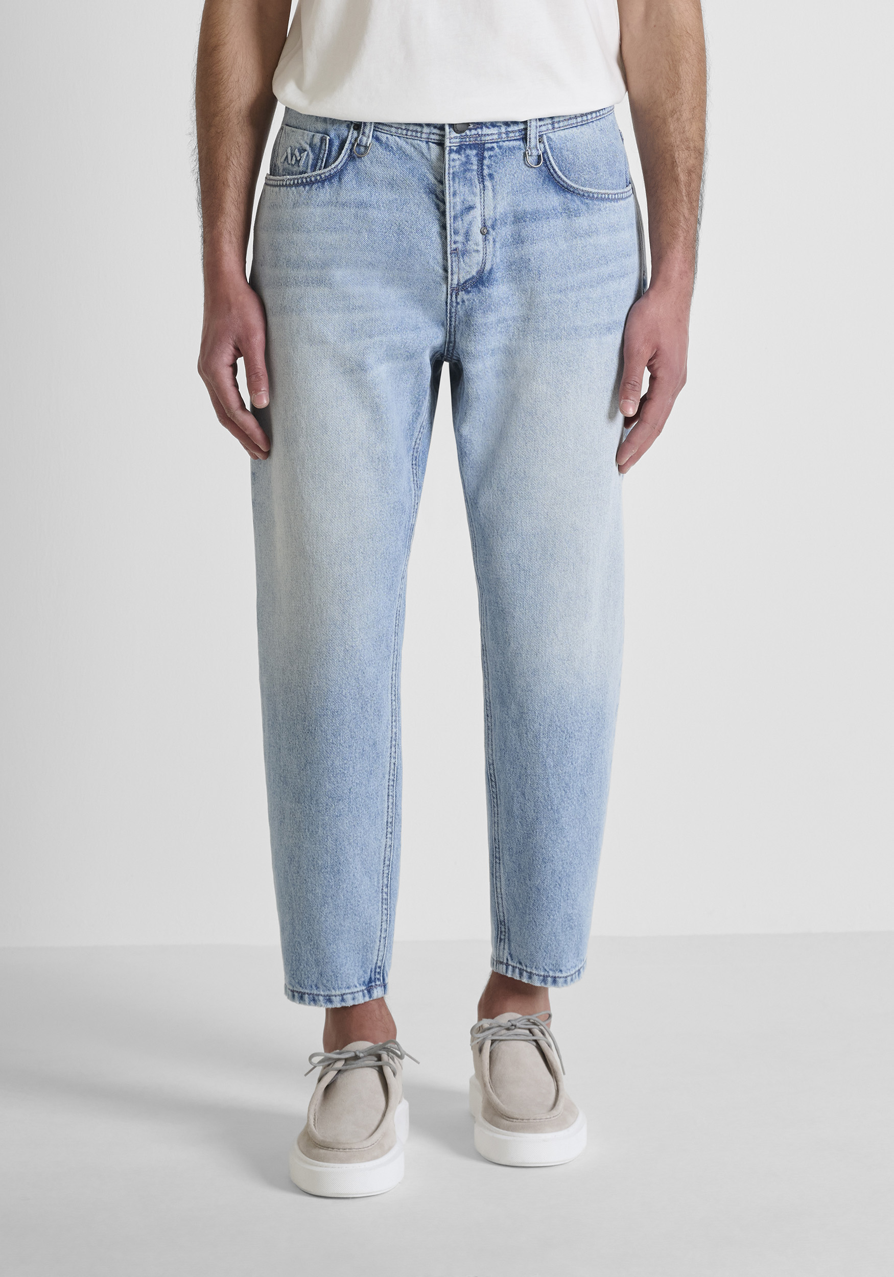 VAQUEROS TOBILLEROS BAGGY FIT «DORIS» DE TEJIDO VAQUERO CLARO