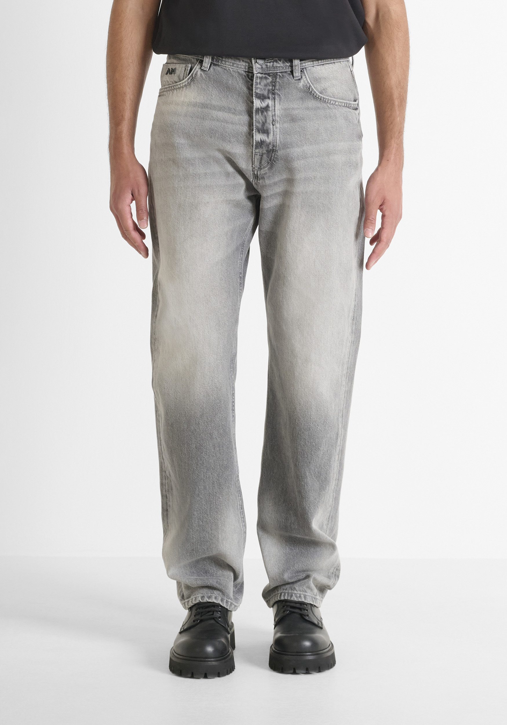 VAQUEROS FLARED STRAIGHT FIT «BRAD» EN DENIM NEGRO