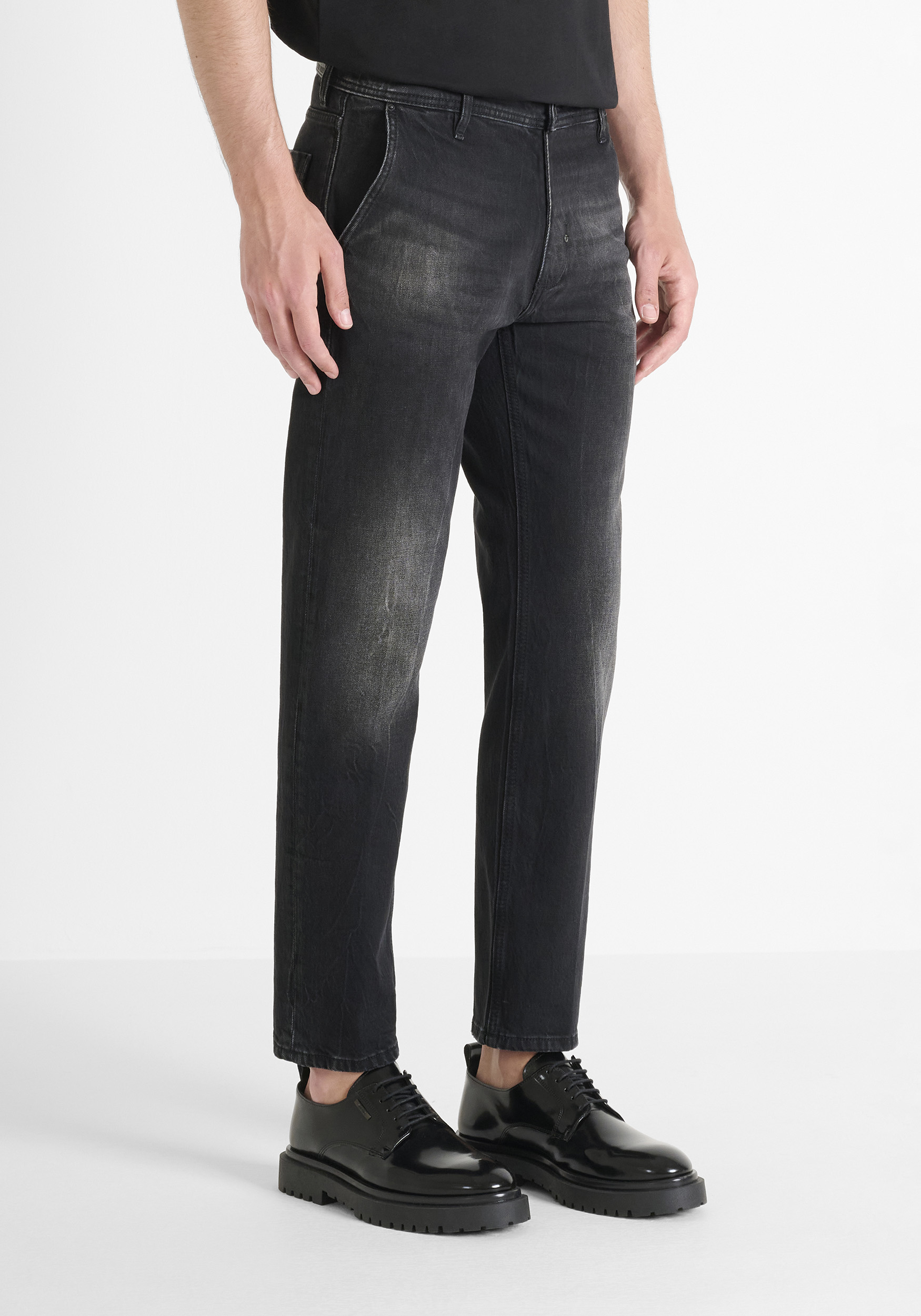 VAQUEROS REGULAR FIT «TREY» EN DENIM NEGRO