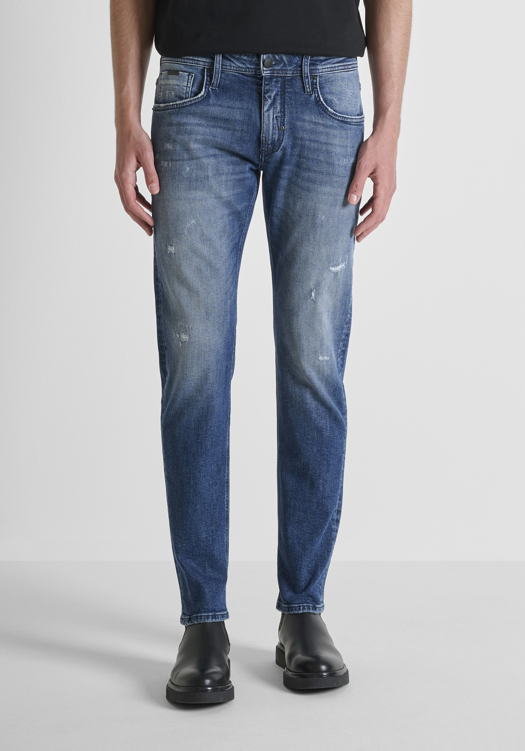 VAQUEROS COMFORT TAPERED FIT «KURT» EN DENIM AZUL ICÓNICO
