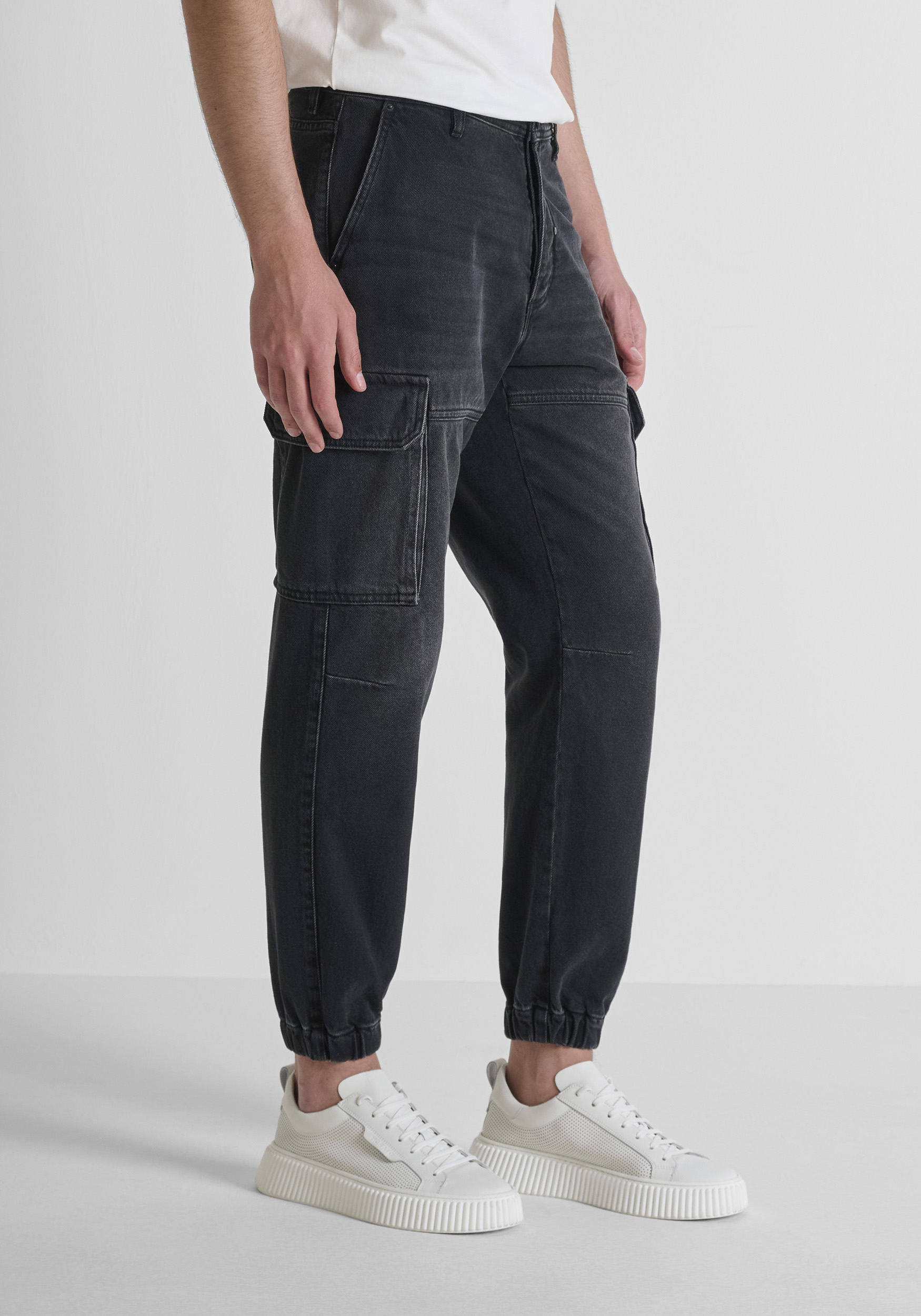 VAQUEROS REGULAR FIT «JAY» DE TEJIDO VAQUERO NEGRO CON ELÁSTICO