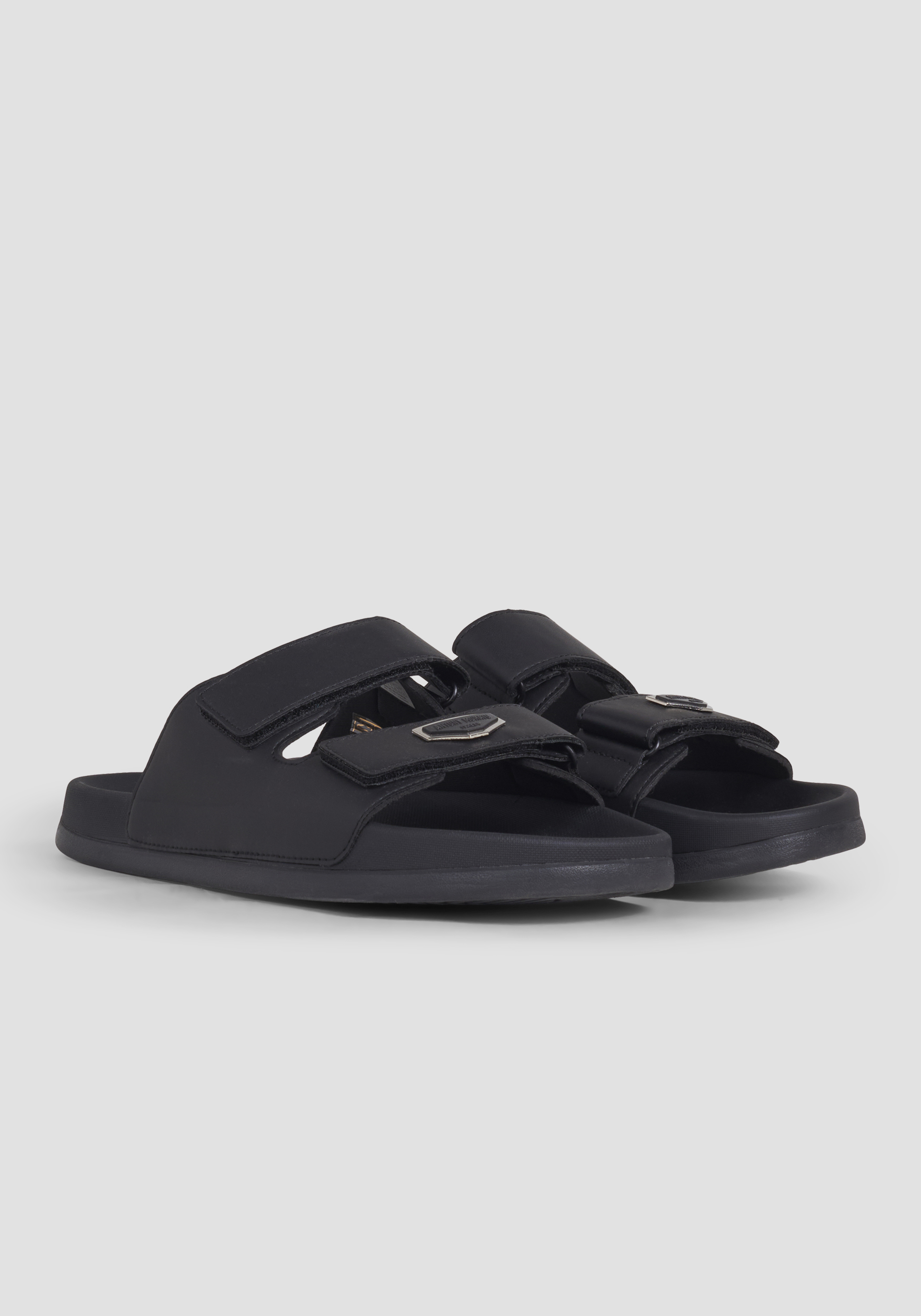 SANDALIAS CON HEBILLAS «XANDER» DE PIEL SINTÉTICA