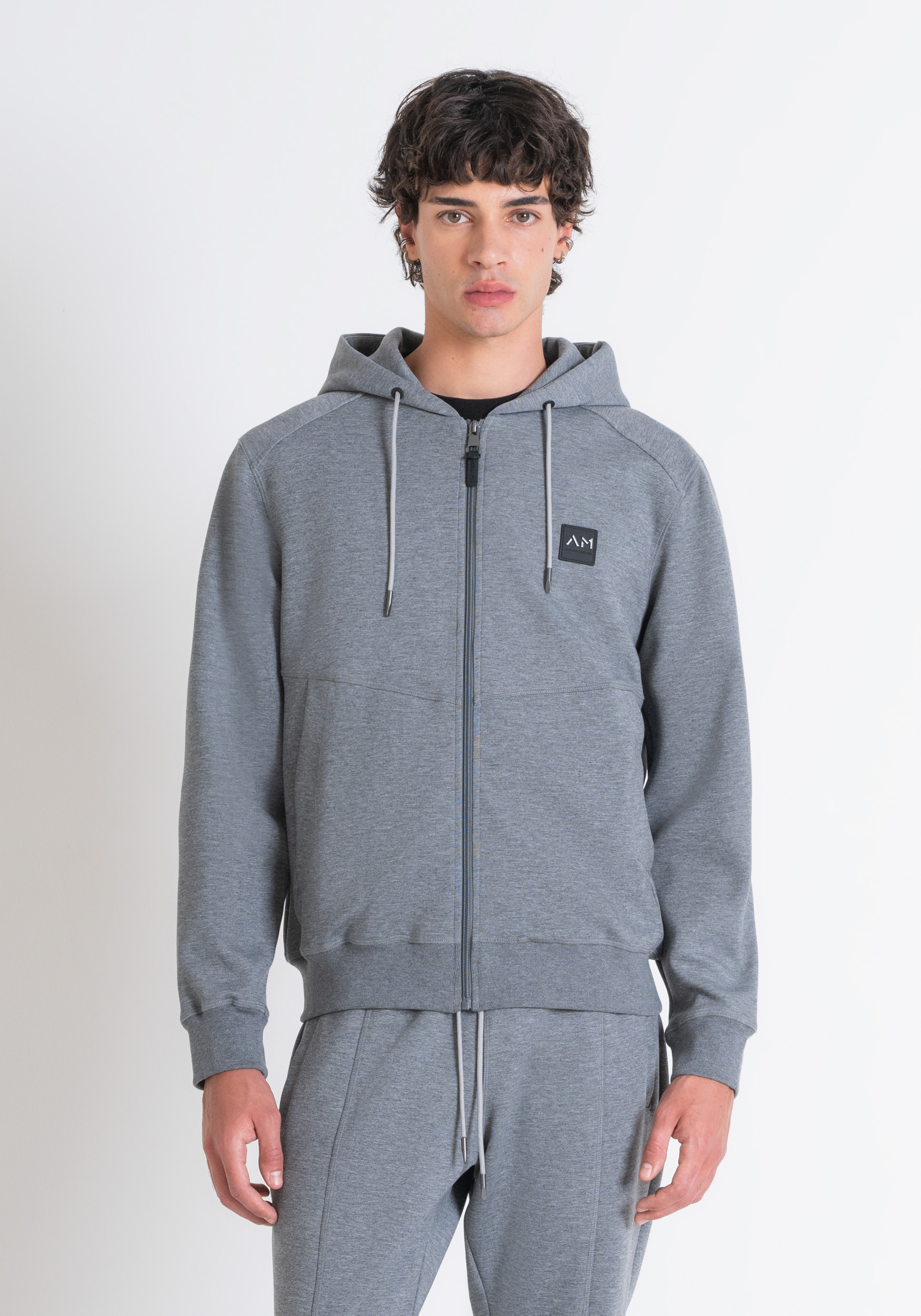 SUDADERA REGULAR FIT DE SCUBA GRIS CON LOGOTIPO