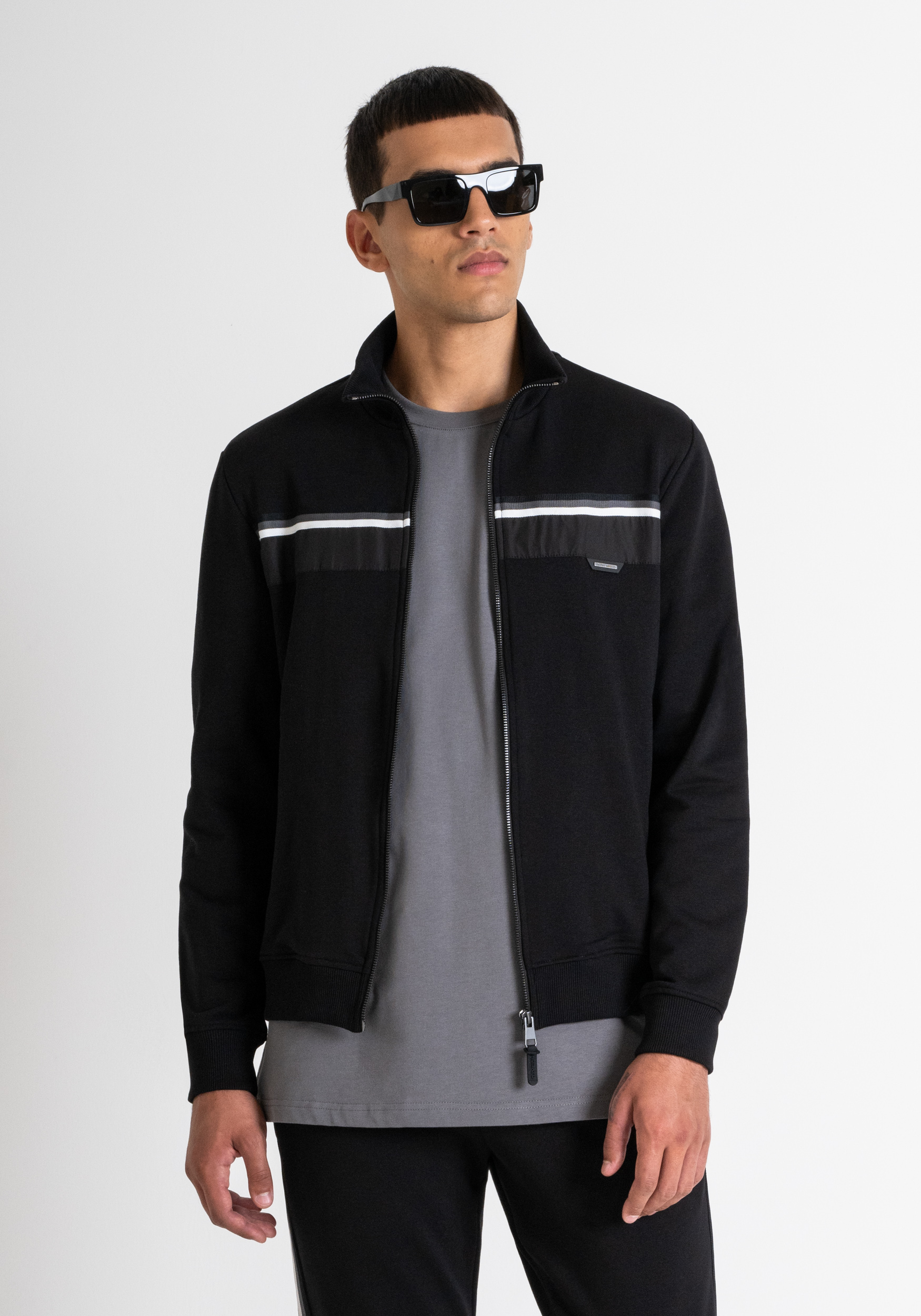 SUDADERA CON CREMALLERA REGULAR FIT DE TEJIDO SOSTENIBLE DE MEZCLA DE ALGODÓN