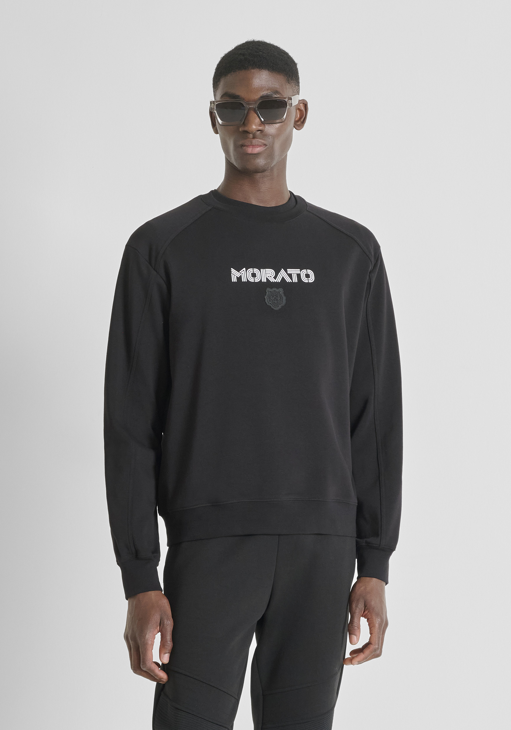 SUDADERA CUELLO REDONDO RELAXED FIT EN MEZCLA ALGODÓN CON LOGO ESTAMPADO