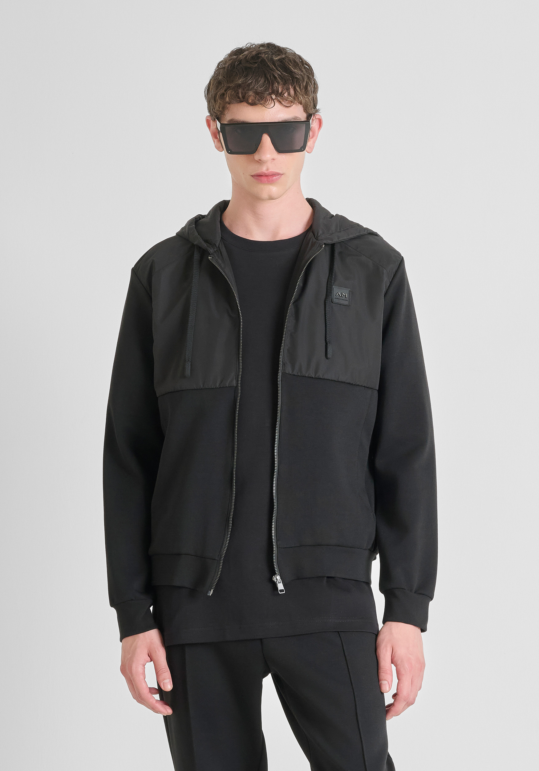 SUDADERA CON CREMALLERA REGULAR FIT EN MEZCLA ALGODÓN CON TEJIDO CONTRASTANTE