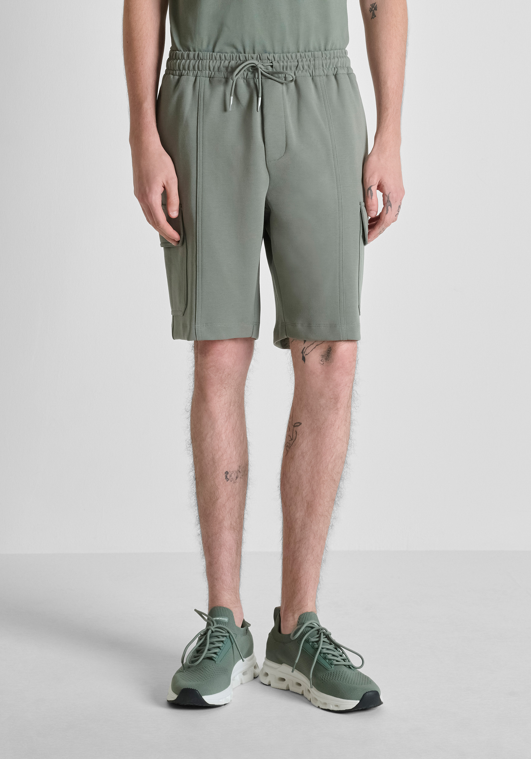 PANTALONES CORTOS REGULAR FIT DE MEZCLA DE ALGODÓN CON BOLSILLOS