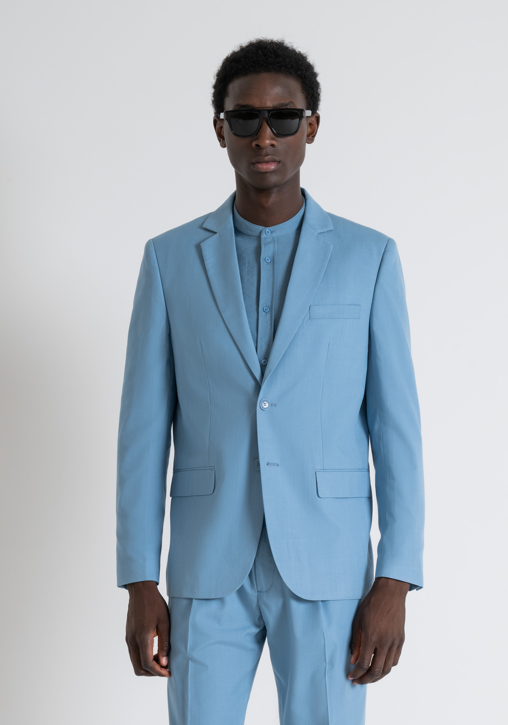 CHAQUETA CORA DE CORTE REGULAR EN MEZCLA DE LYOCELL Y ALGODÓN CON TEXTURA