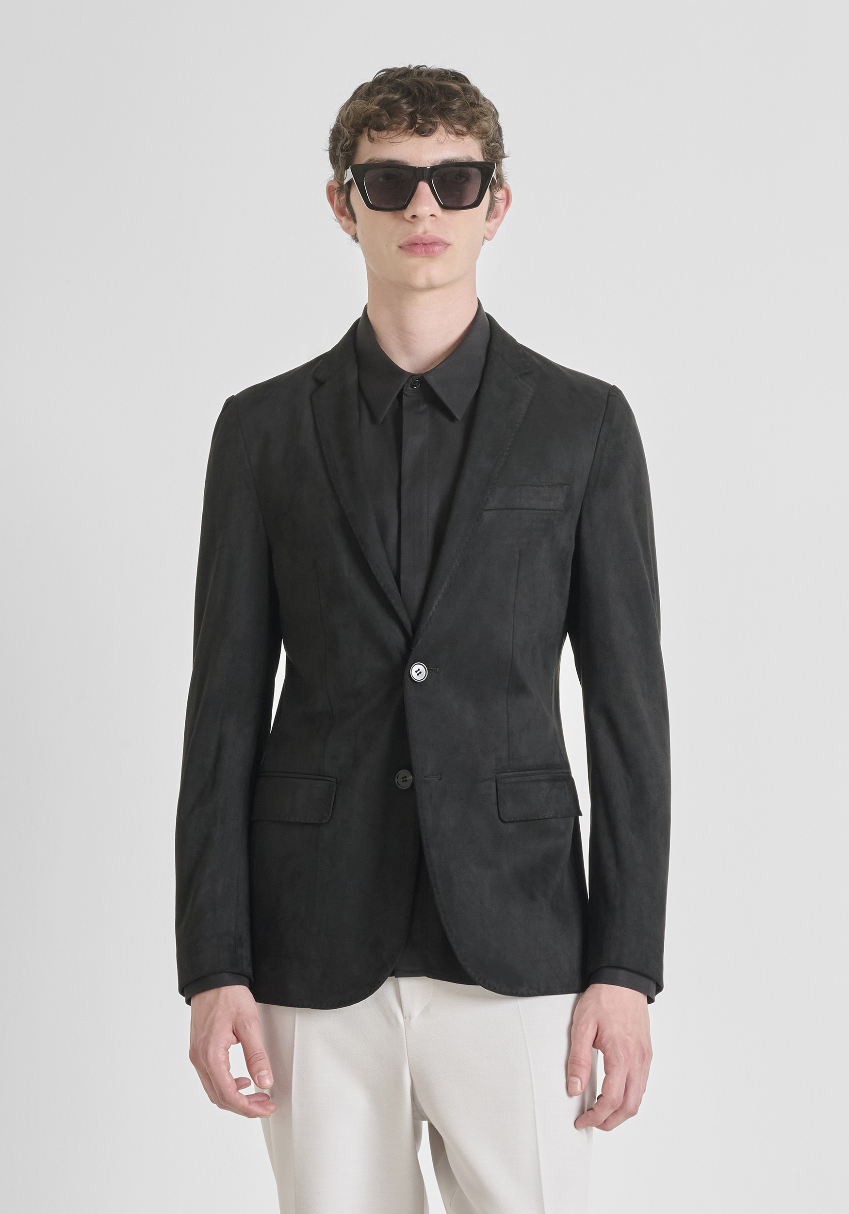 CHAQUETA SLIM FIT «AMIRA» EN TEJIDO EFECTO ANTE