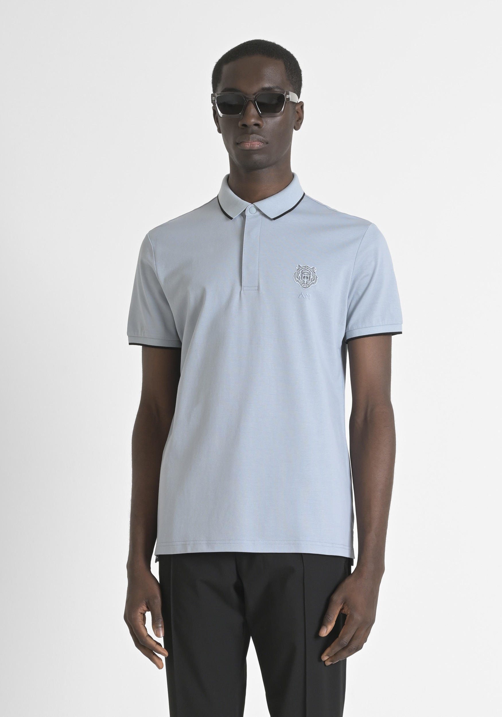 POLO REGULAR FIT DE PIQUÉ DE ALGODÓN CON PARCHE DE TIGRE