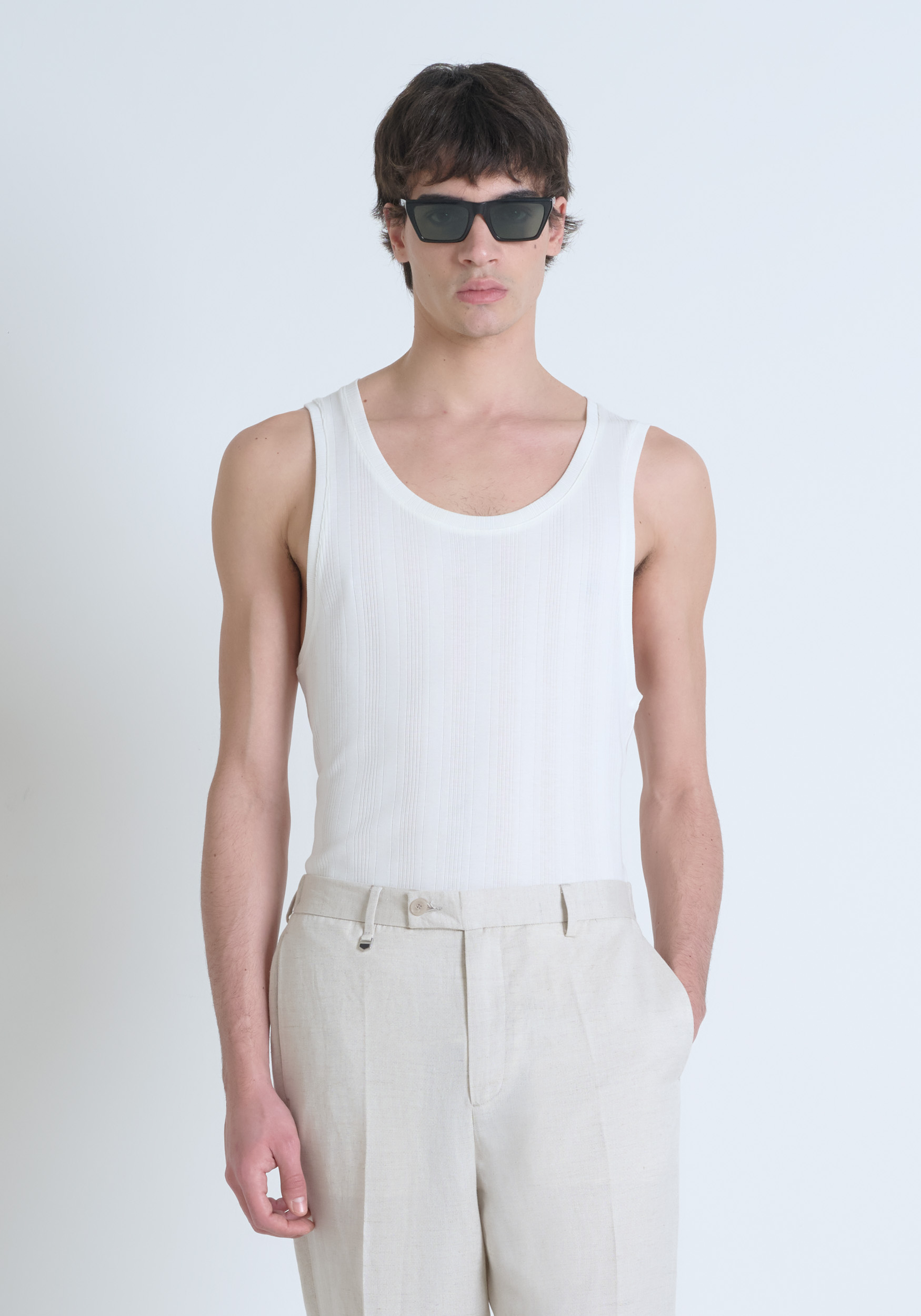 CAMISETA SLIM FIT EN MEZCLA DE ALGODÓN LYOCELL EFECTO LAVADO