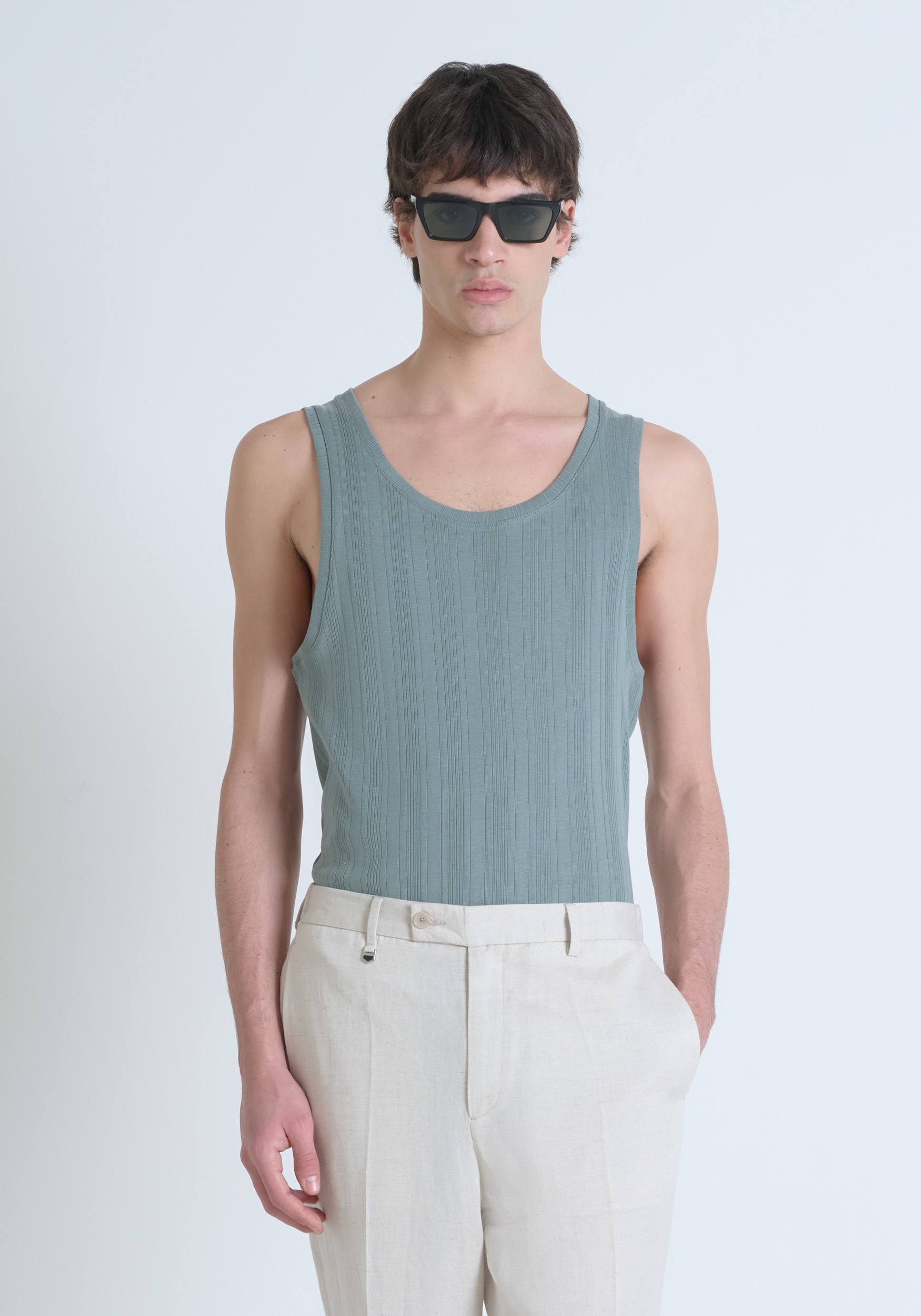 CAMISETA SLIM FIT EN MEZCLA DE ALGODÓN LYOCELL EFECTO LAVADO