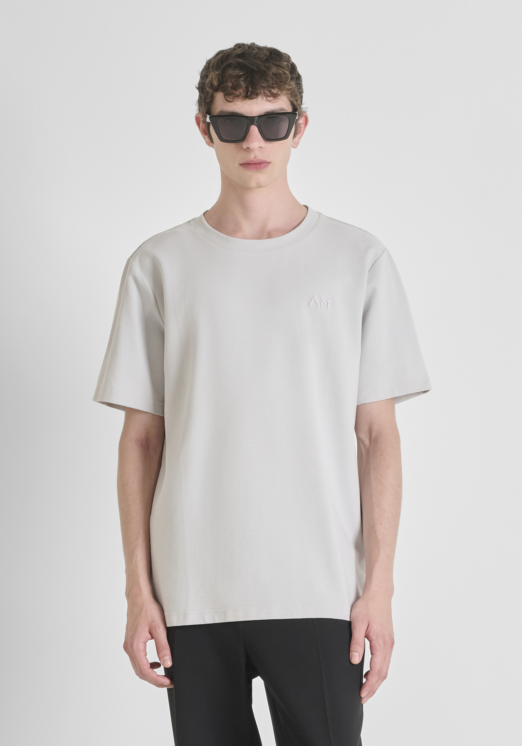 CAMISETA RELAXED FIT EN MEZCLA ALGODÓN CON LOGO BORDADO