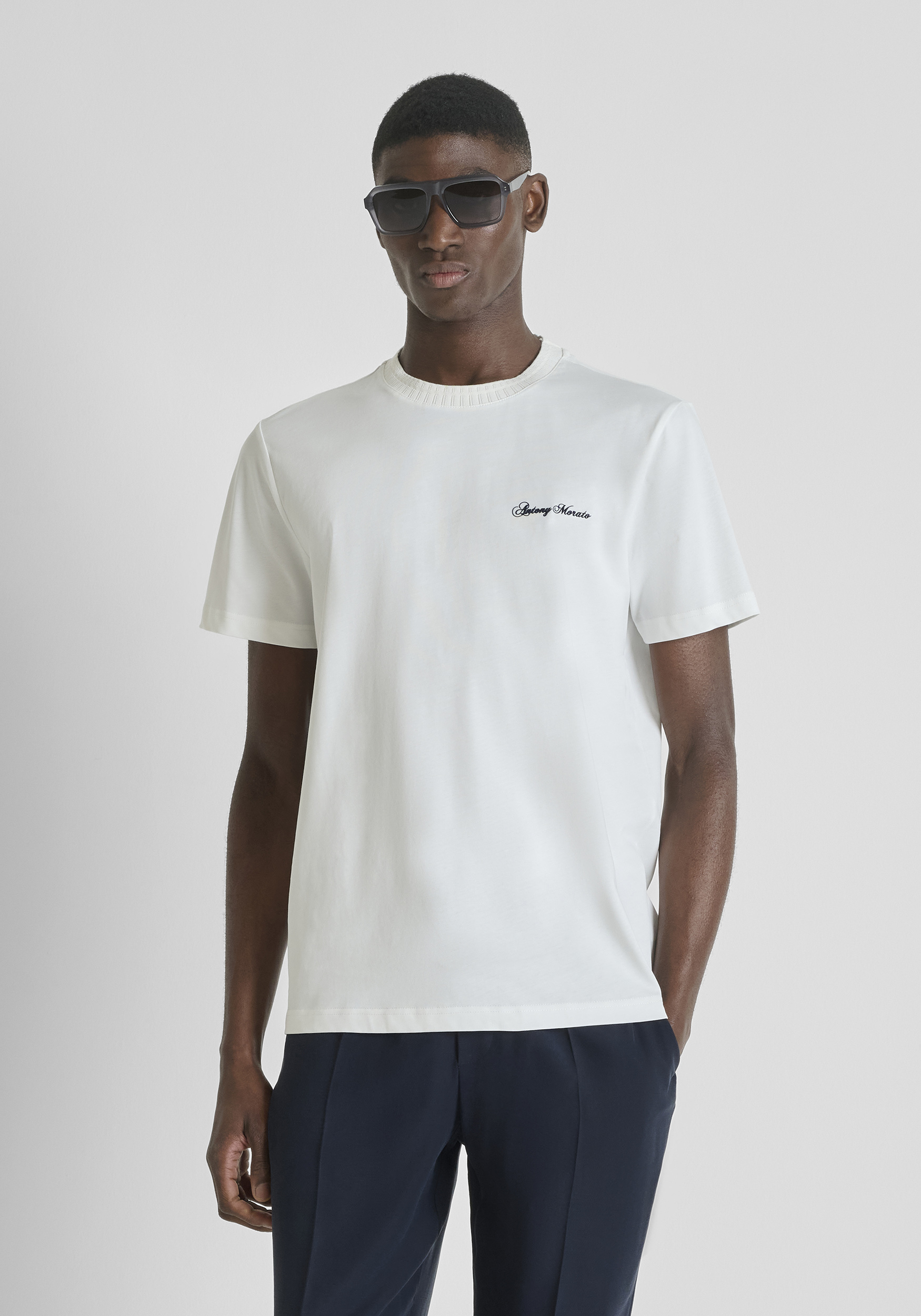 CAMISETA DE CUELLO REDONDO REGULAR FIT DE SUAVE TEJIDO DE PUNTO DE ALGODÓN CON LOGOTIPO