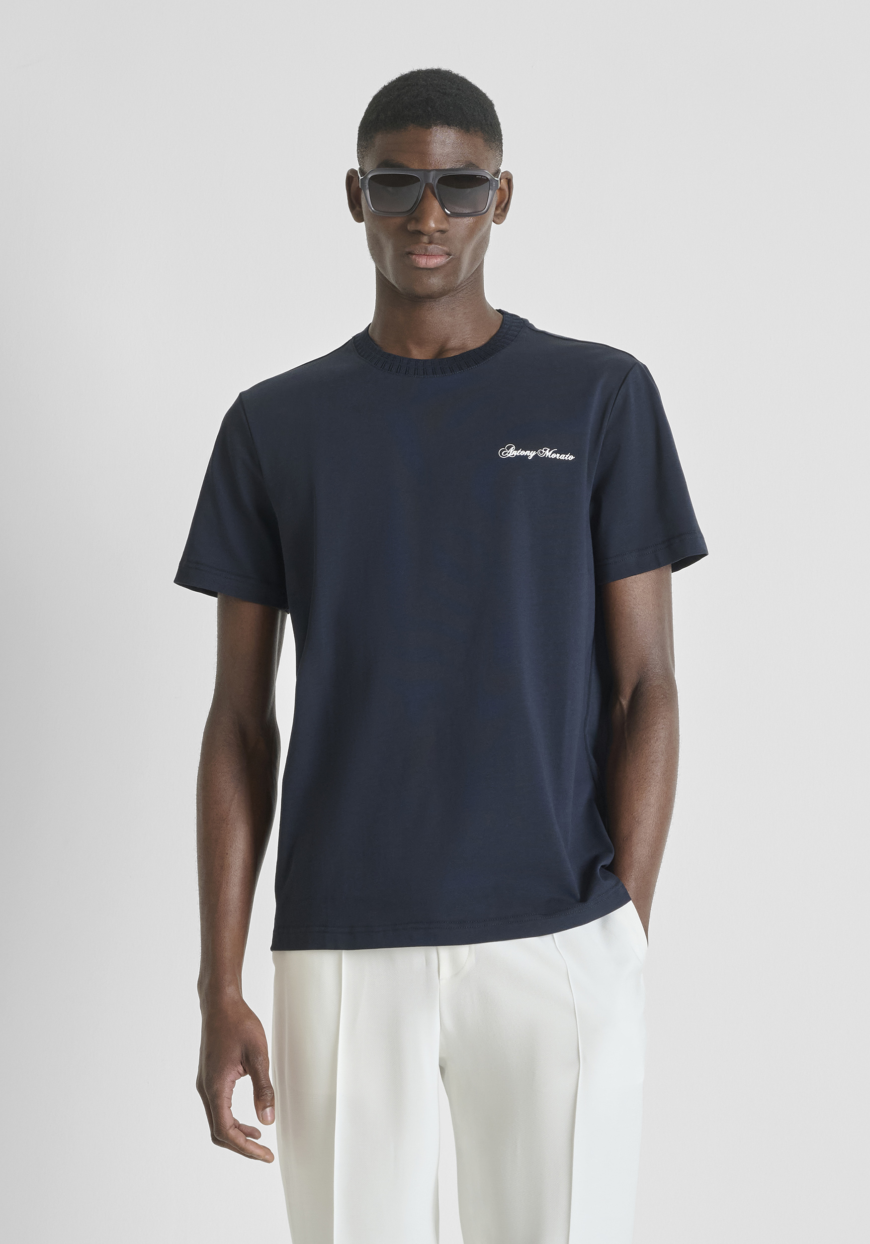 CAMISETA DE CUELLO REDONDO REGULAR FIT DE SUAVE TEJIDO DE PUNTO DE ALGODÓN CON LOGOTIPO