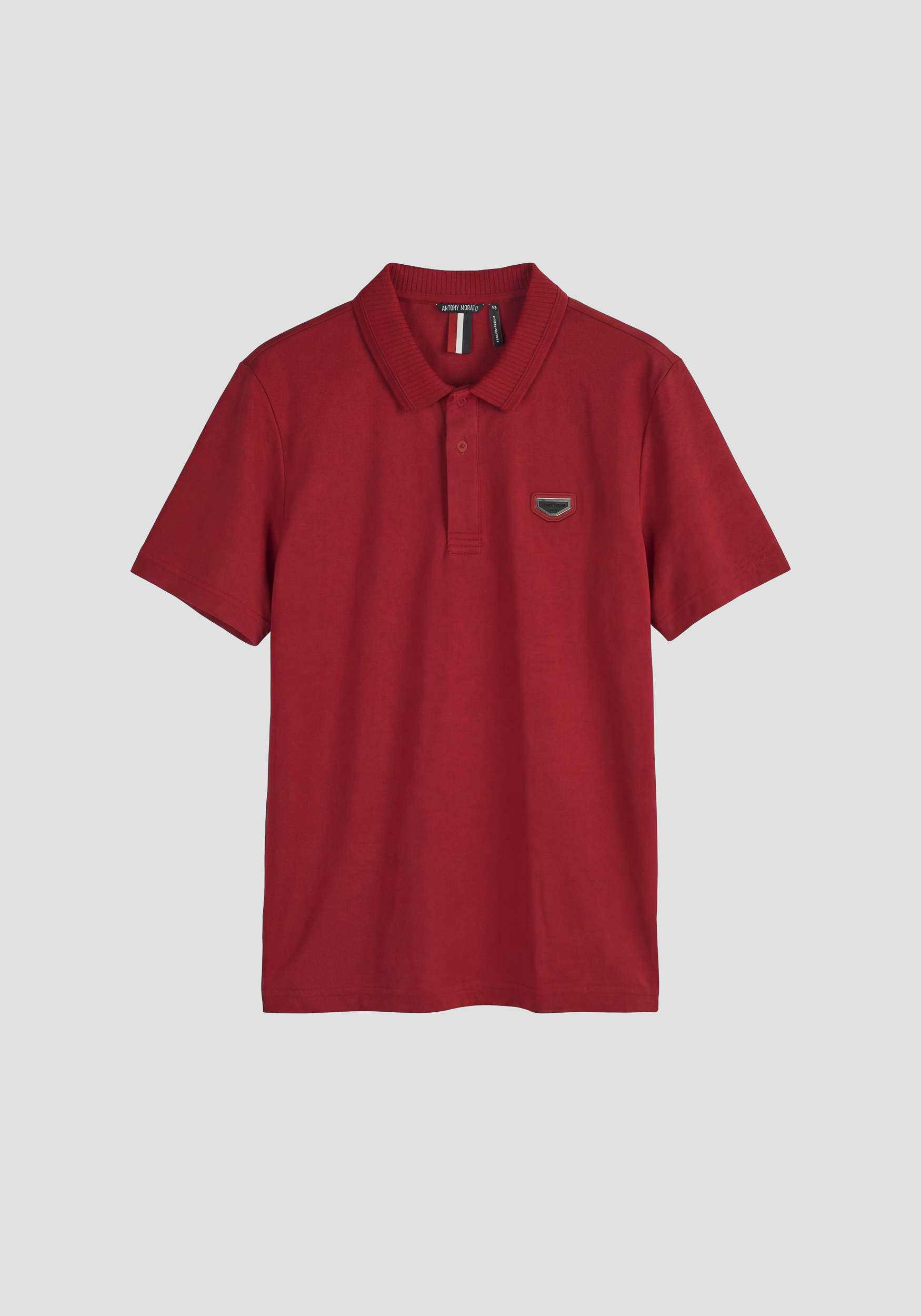 POLO REGULAR FIT DE ALGODÓN SUAVE CON PLACA CON LOGOTIPO