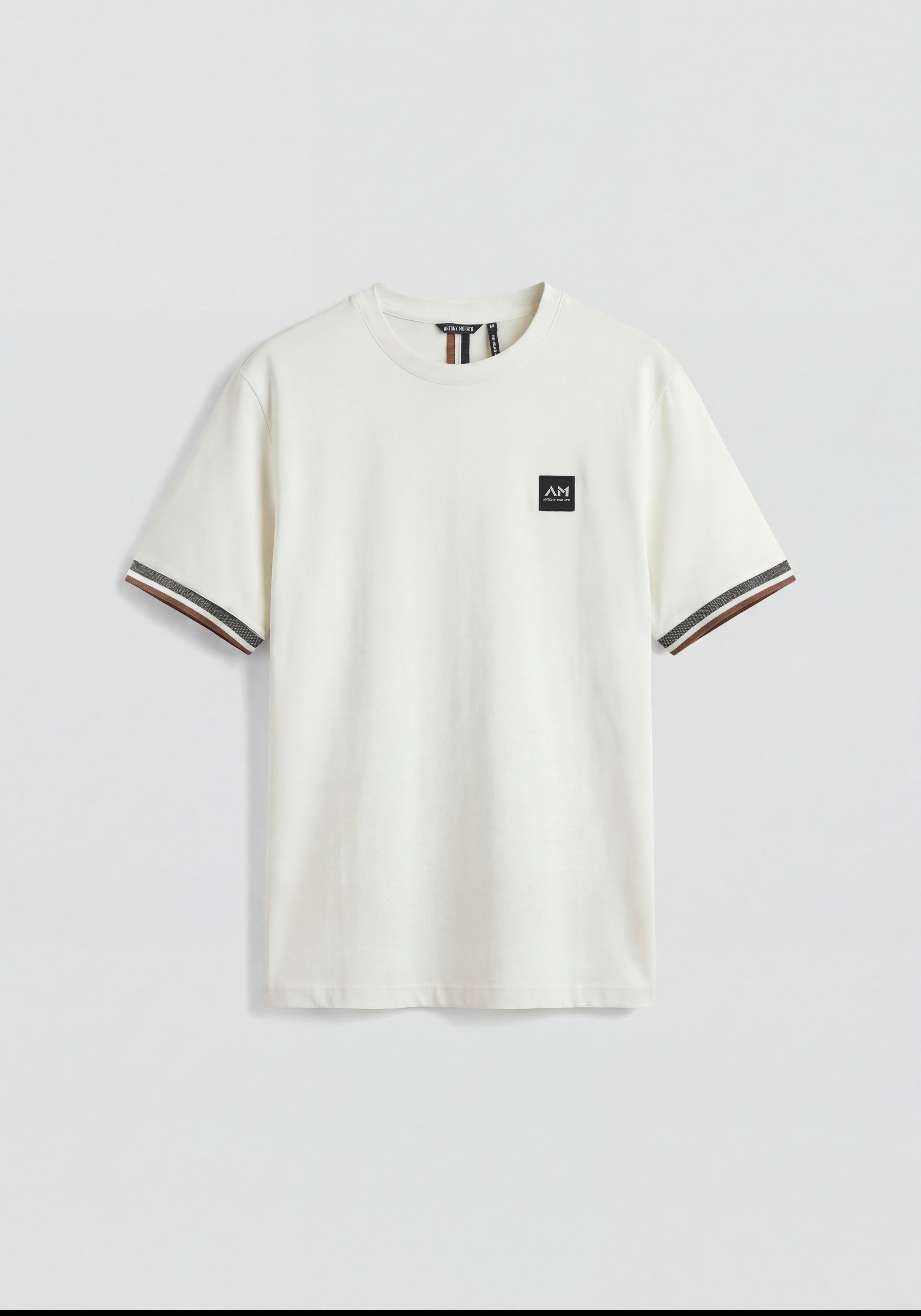 CAMISETA REGULAR FIT DE PUNTO DE ALGODÓN CON DETALLE DE LOGOTIPO EN LA MANGA