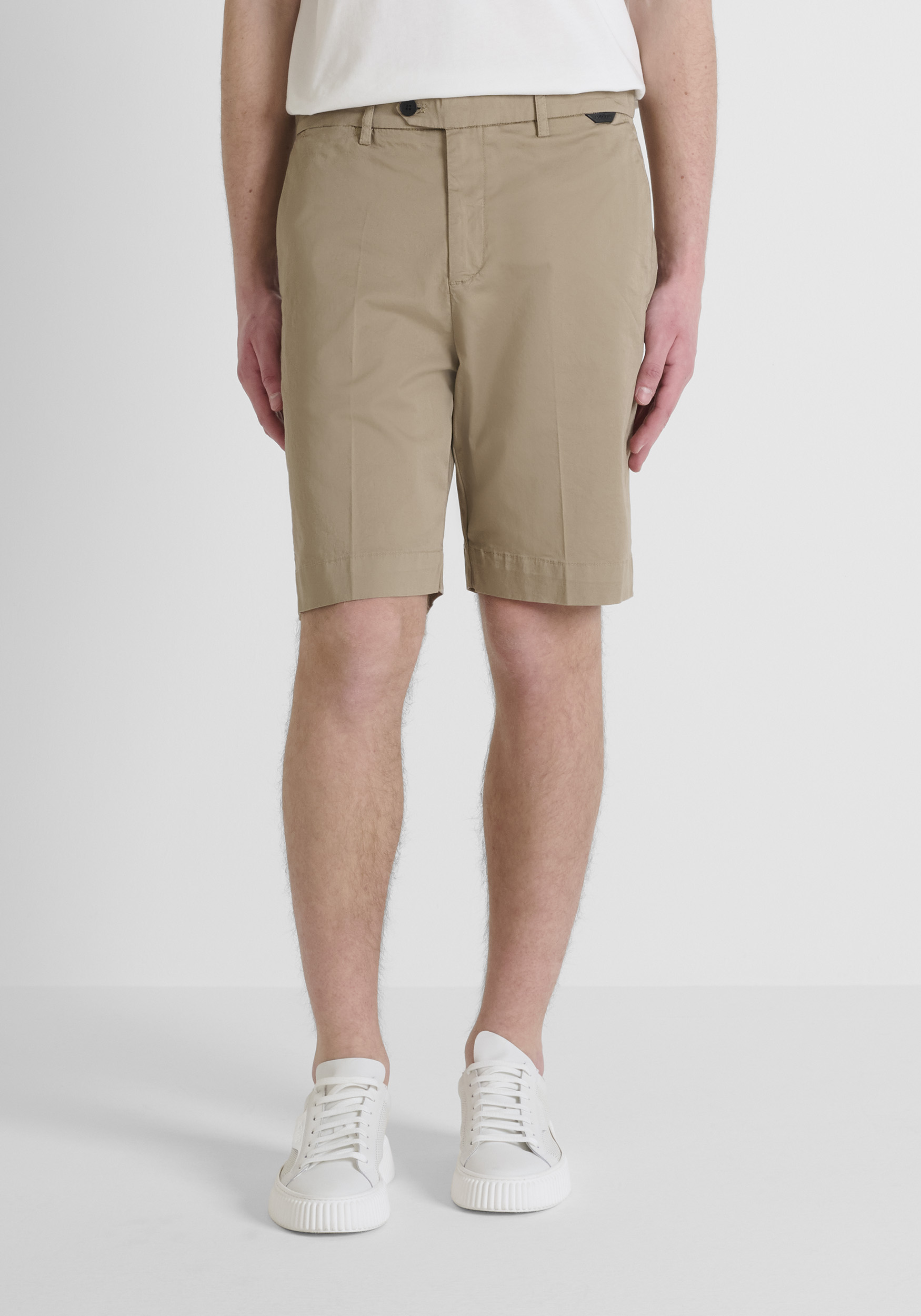 SHORT SLIM FIT «MARK» EN MEZCLA DE ALGODÓN ELÁSTICO