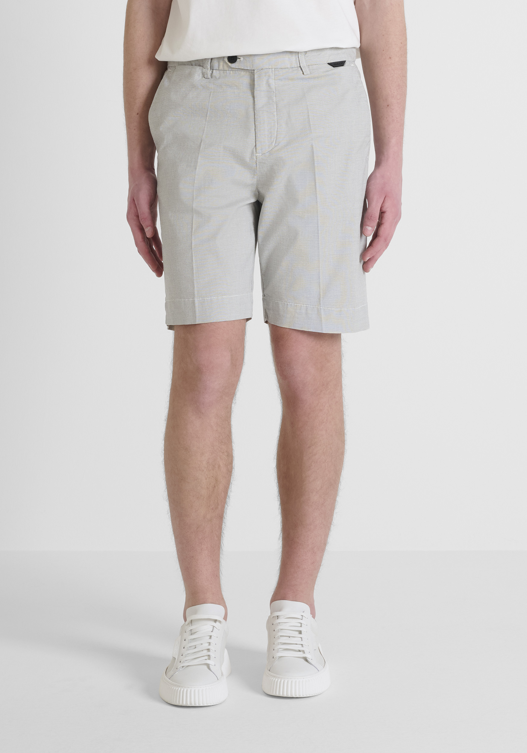 SHORT SLIM FIT «MARK» EN MEZCLA DE ALGODÓN ELÁSTICO CON MICROESTAMPADO