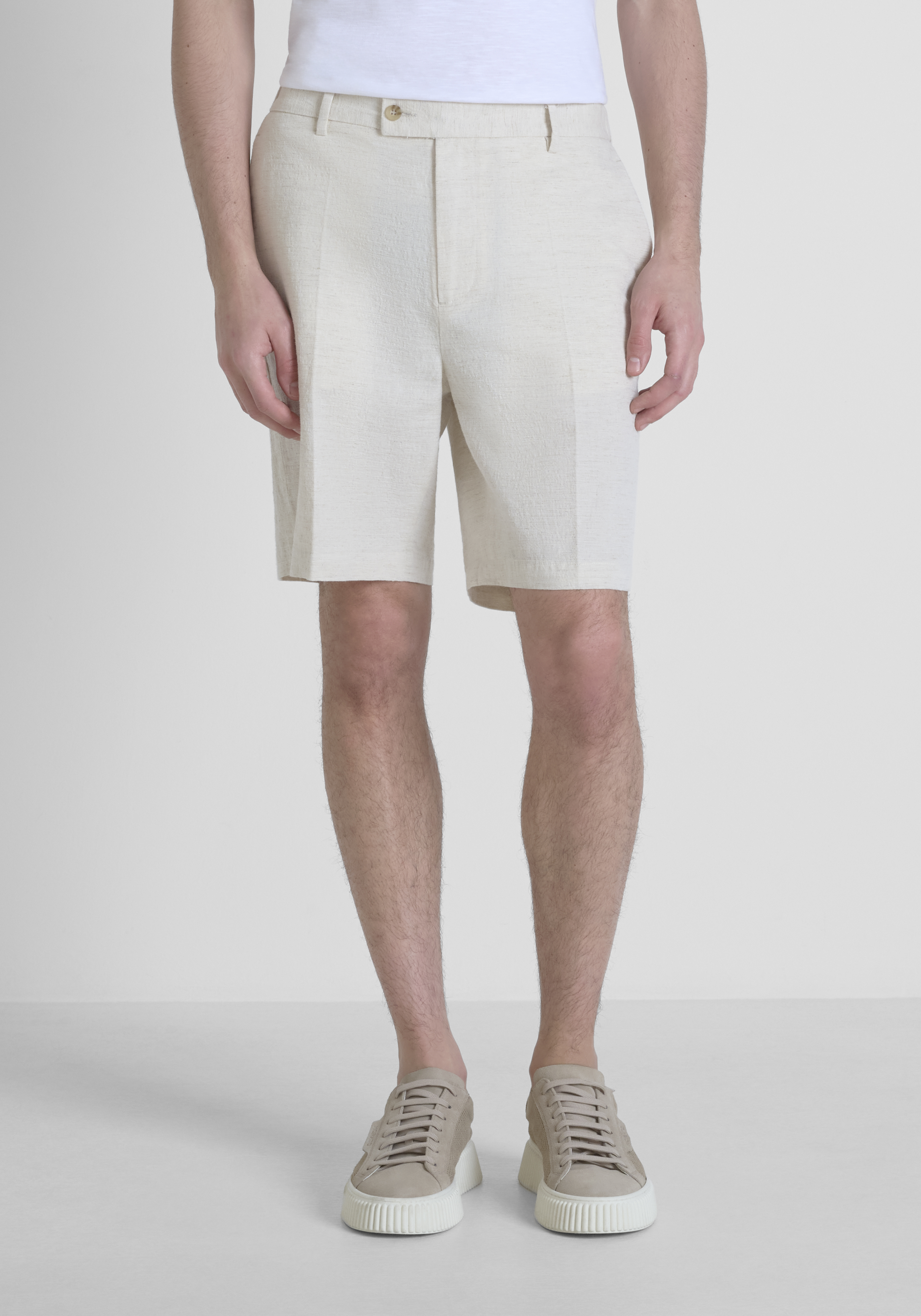 SHORTS RELAXED FIT «EVAN» EN MEZCLA DE ALGODÓN Y LINO CON LOGOTIPO METÁLICO