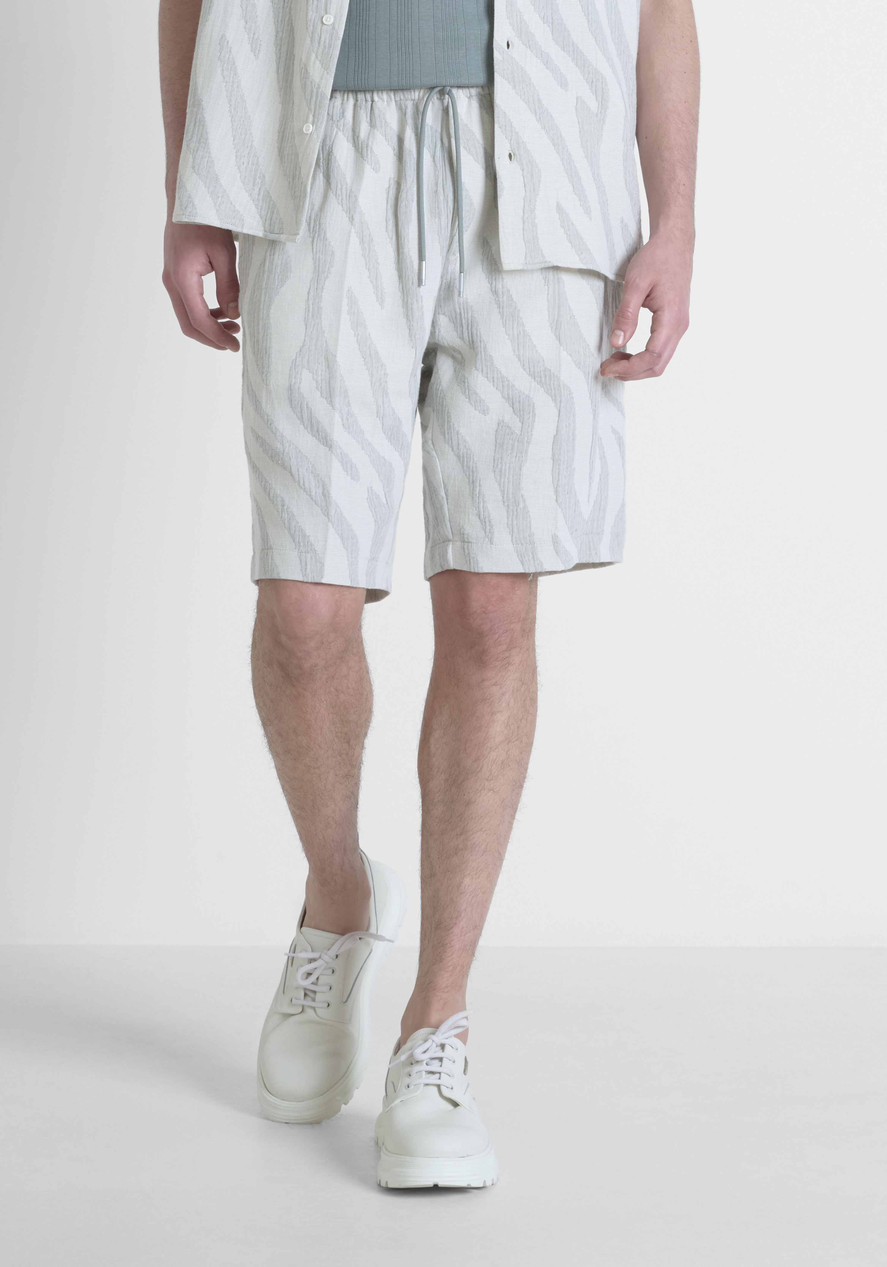 SHORTS REGULAR FIT IN JACQUARD COTTON