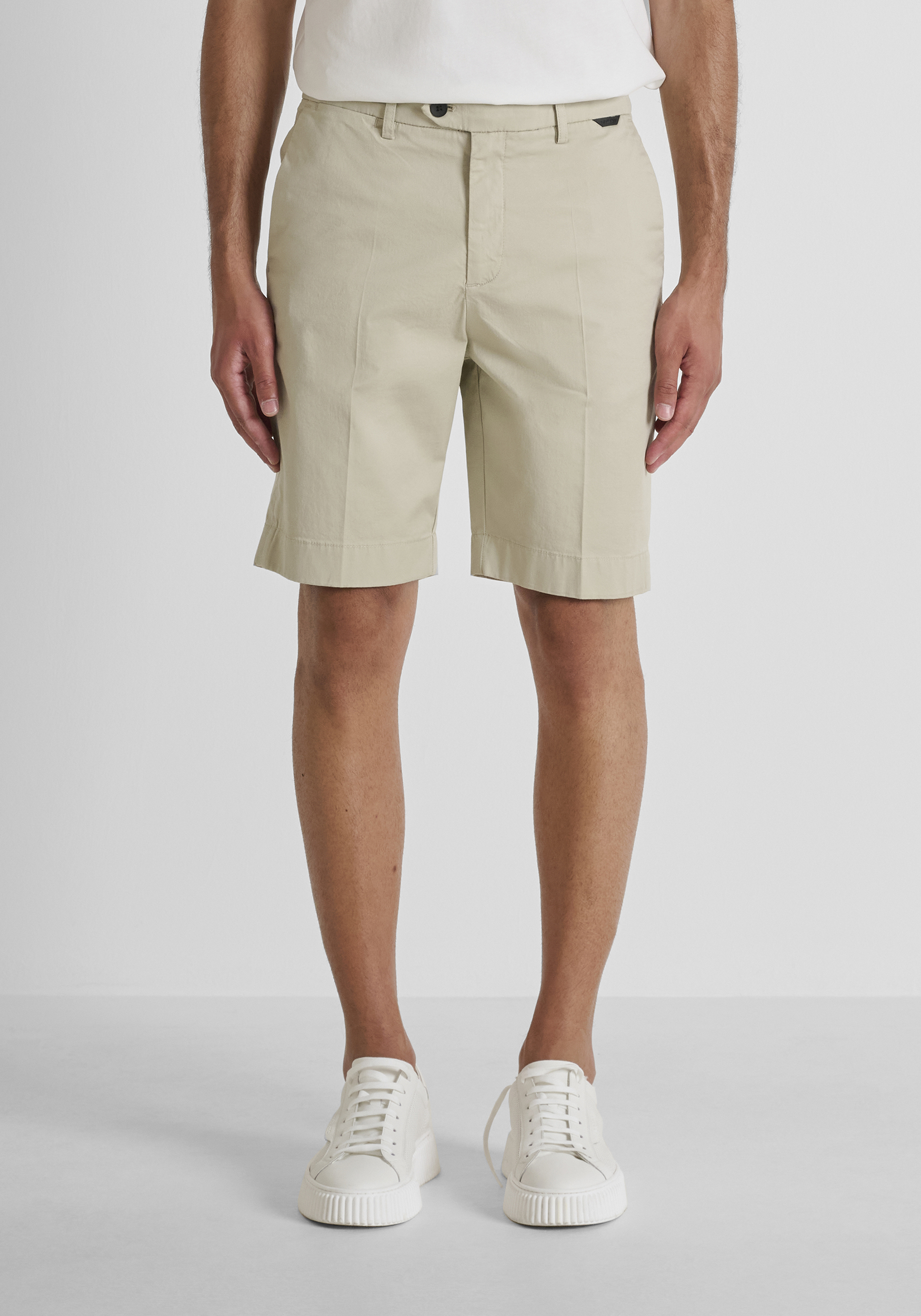 PANTALONES CORTOS SLIM FIT «MARK» DE SARGA DE ALGODÓN ELÁSTICO